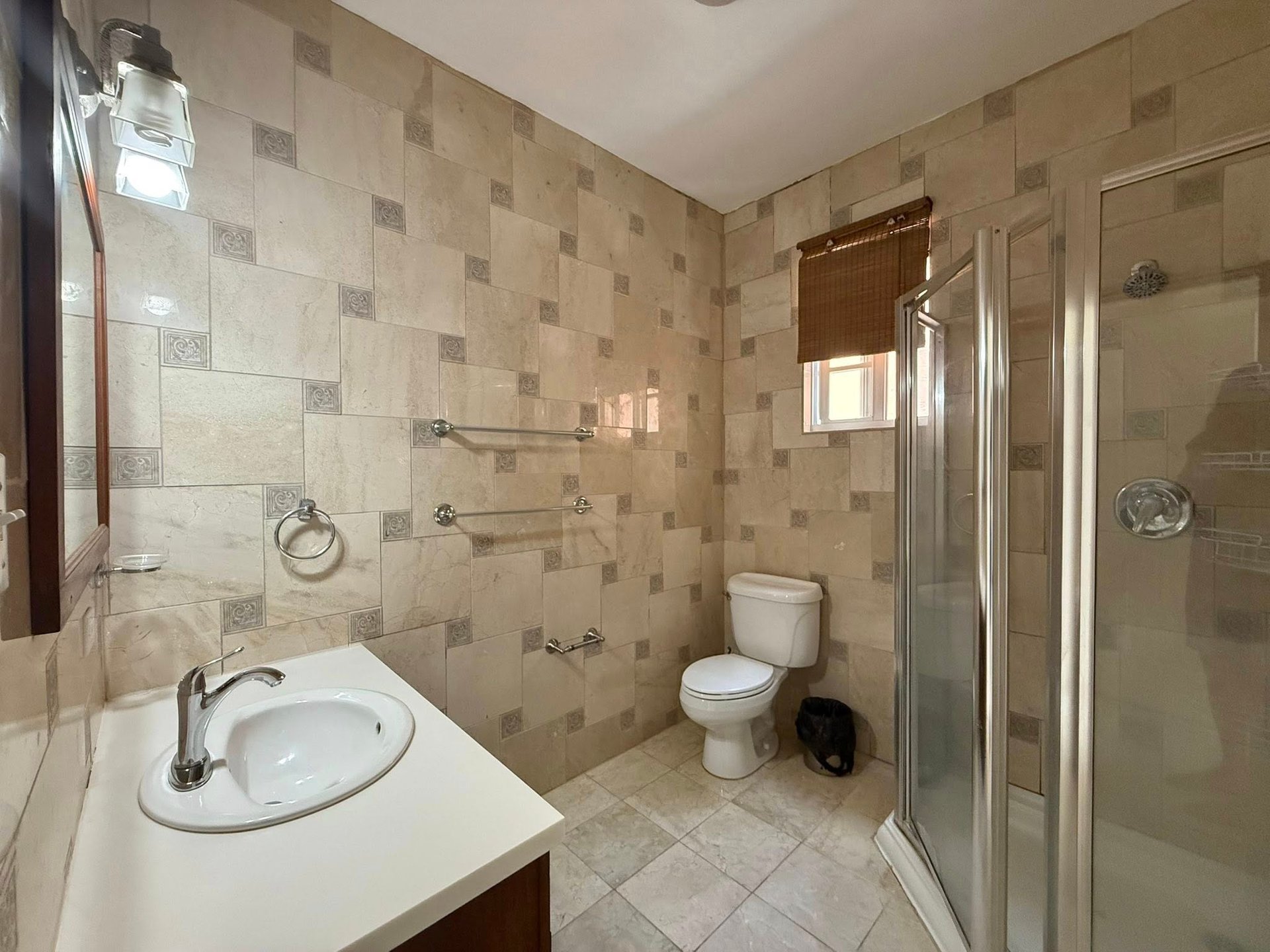 1084 Private Estate with Income