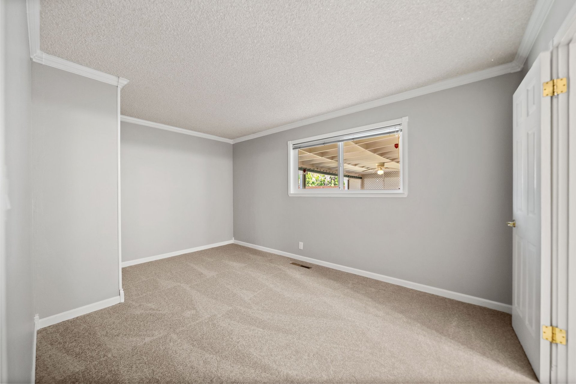 96 Lavonne Dr