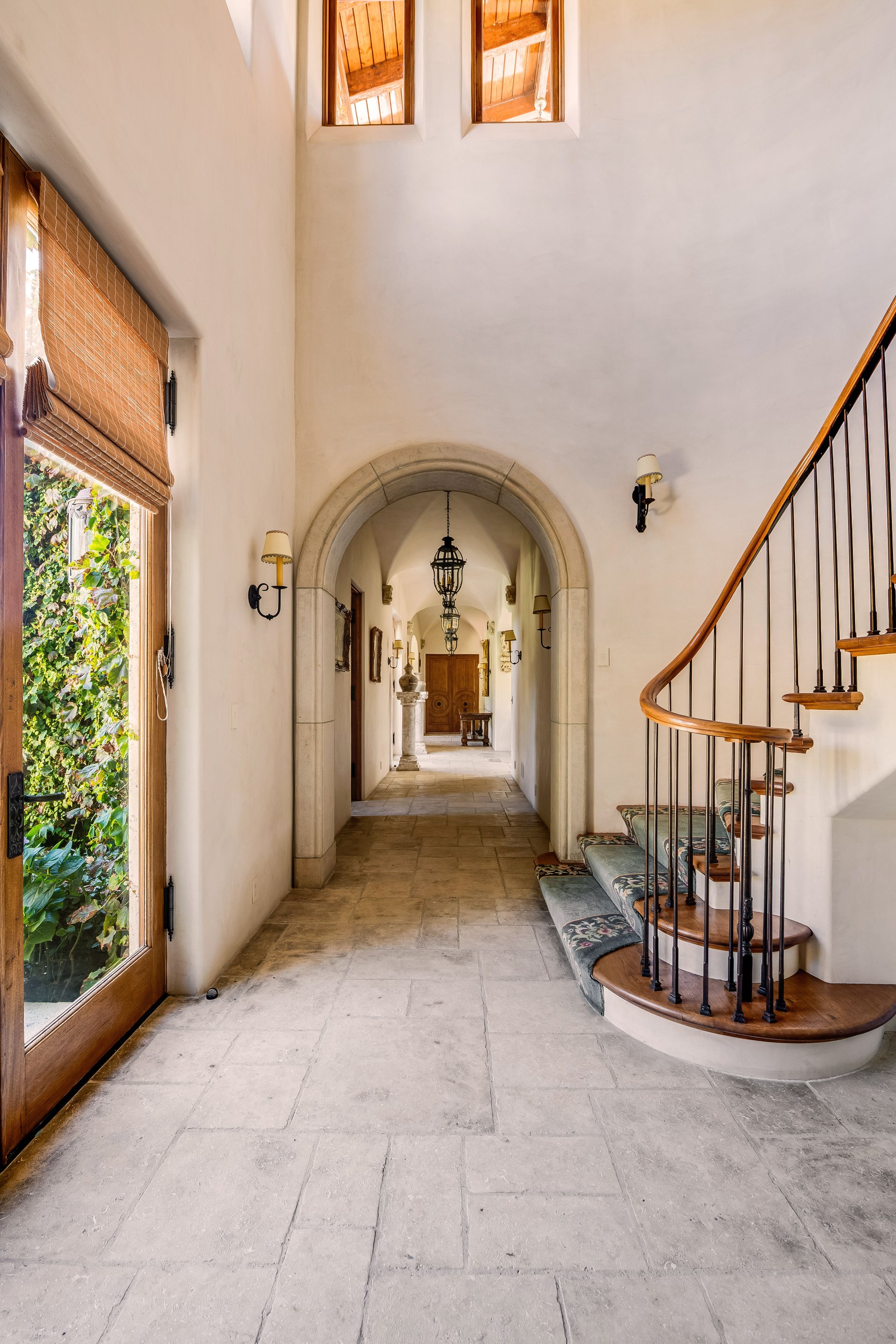 1550 Amalfi DR