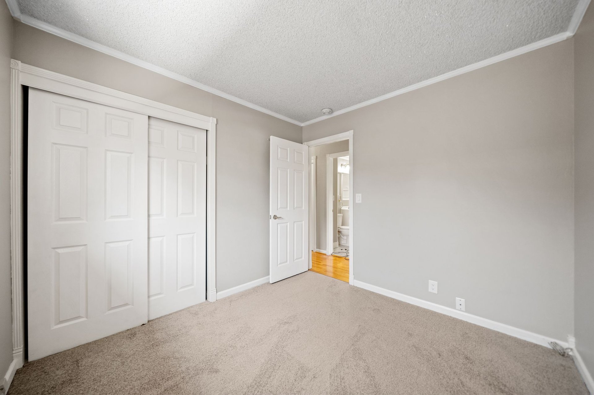 96 Lavonne Dr
