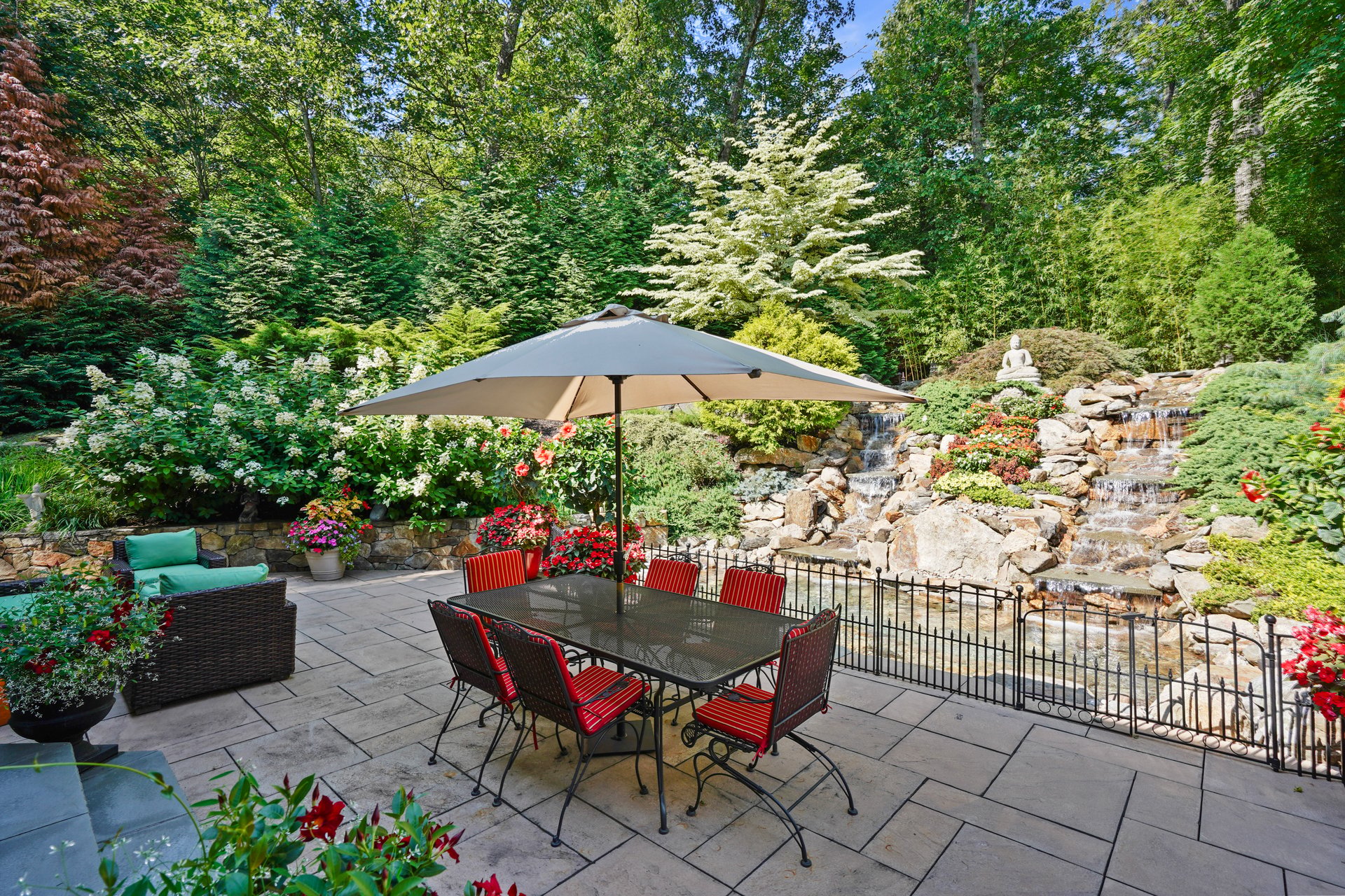 18 N Nabby Rd, Danbury, CT 06811