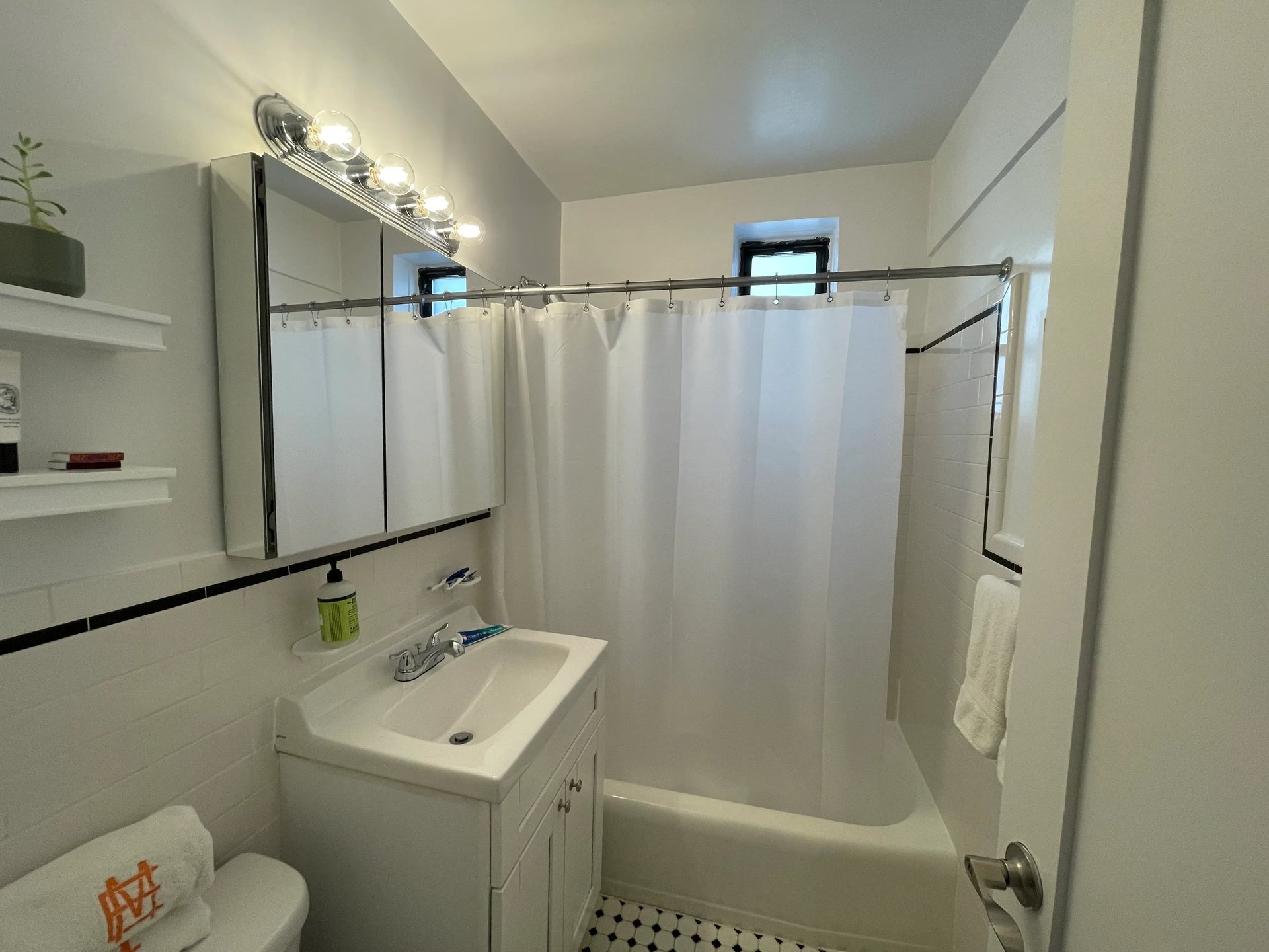 27 E 13th St #7L