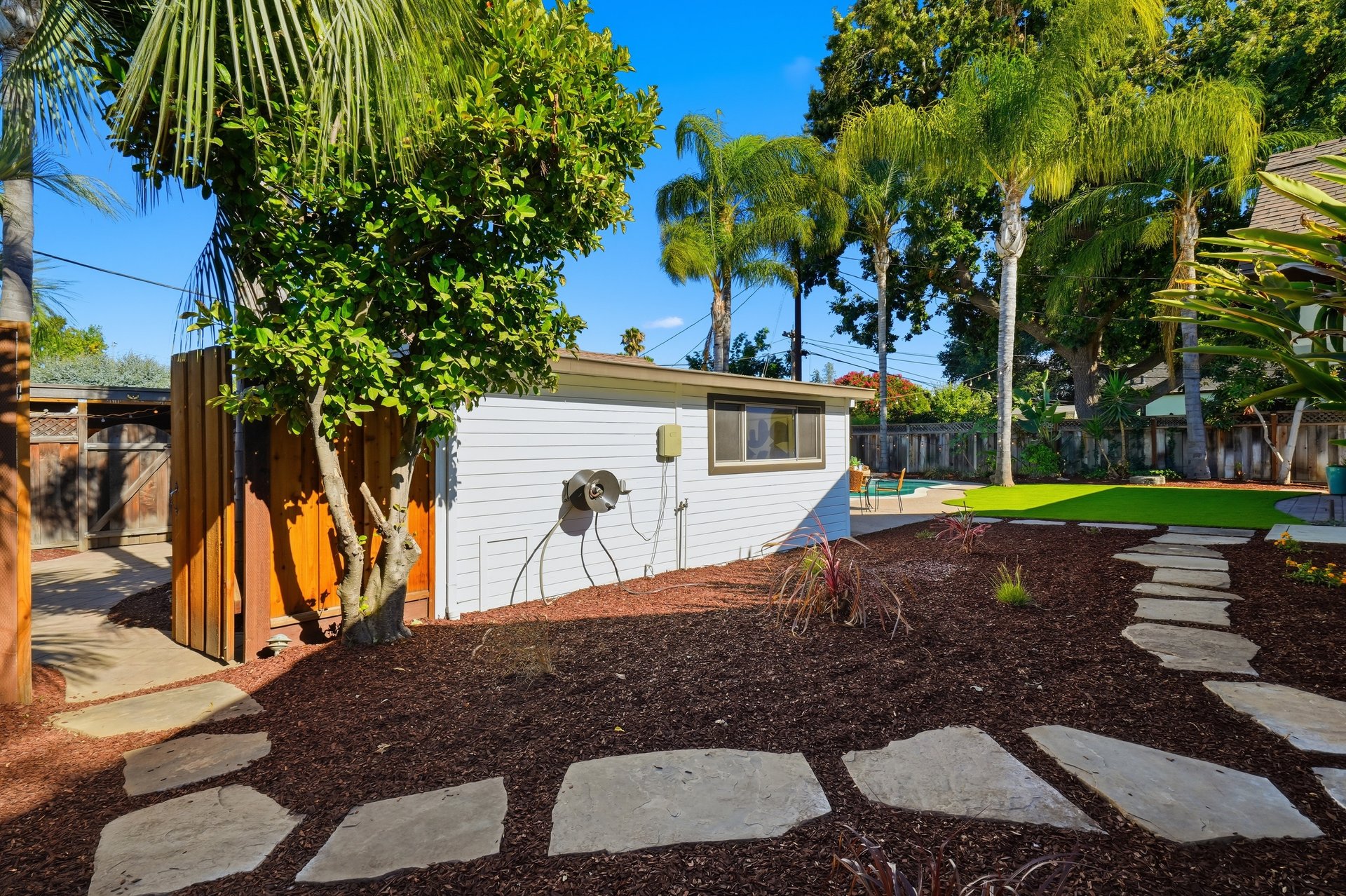 900 Eden AVE