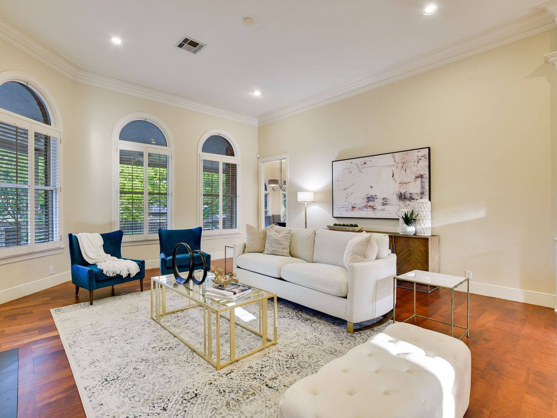 Las Lomas Transitional