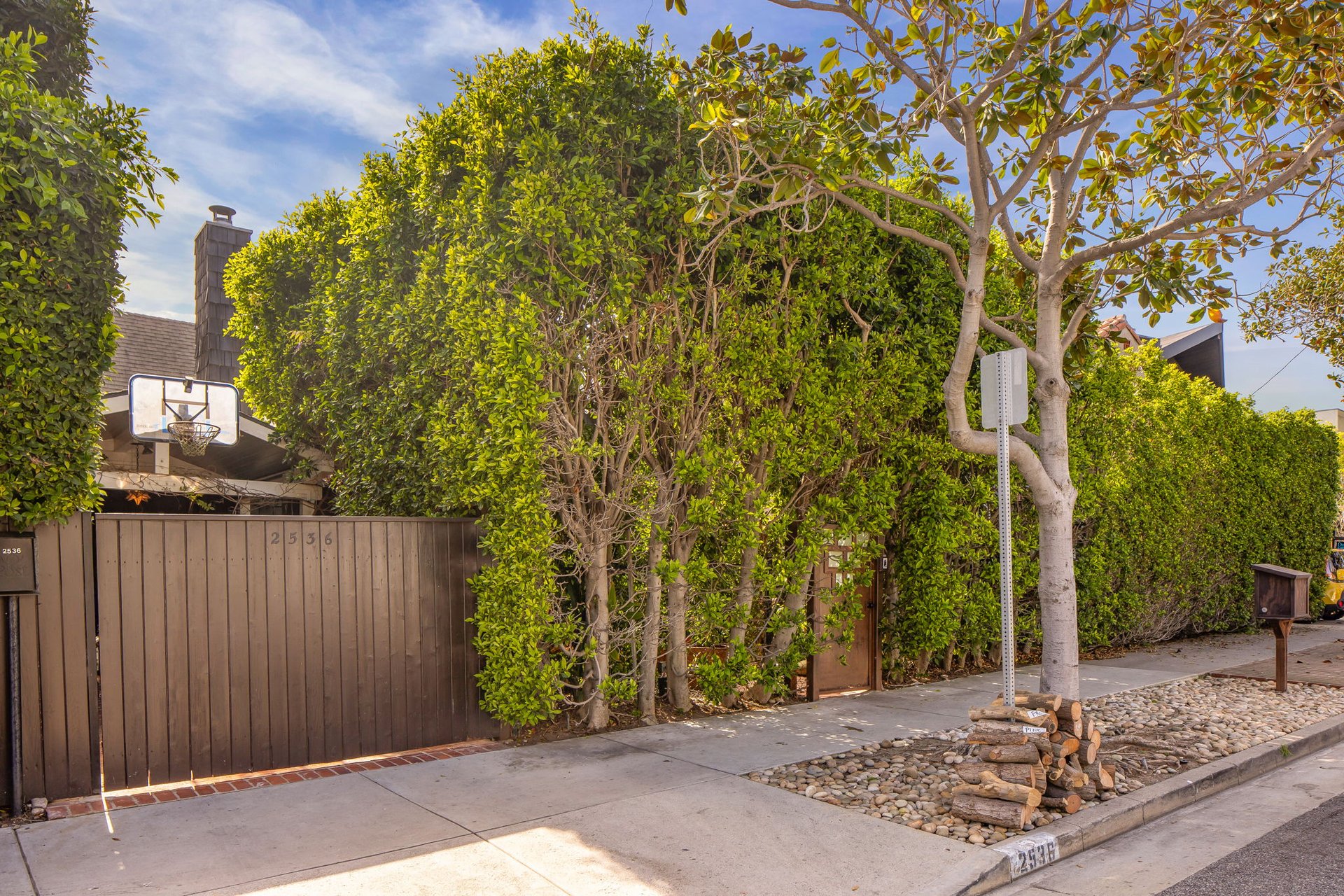 2536 Beverley Ave, Santa Monica 