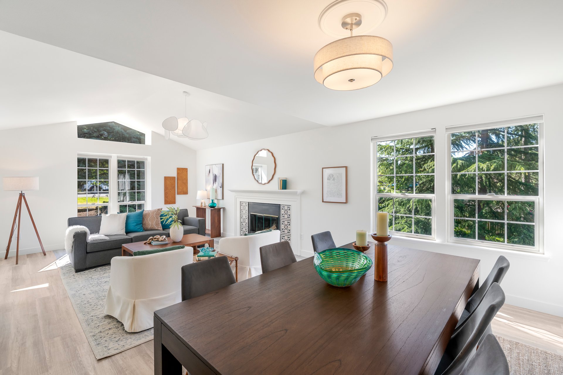 Expansive Lynnwood Living