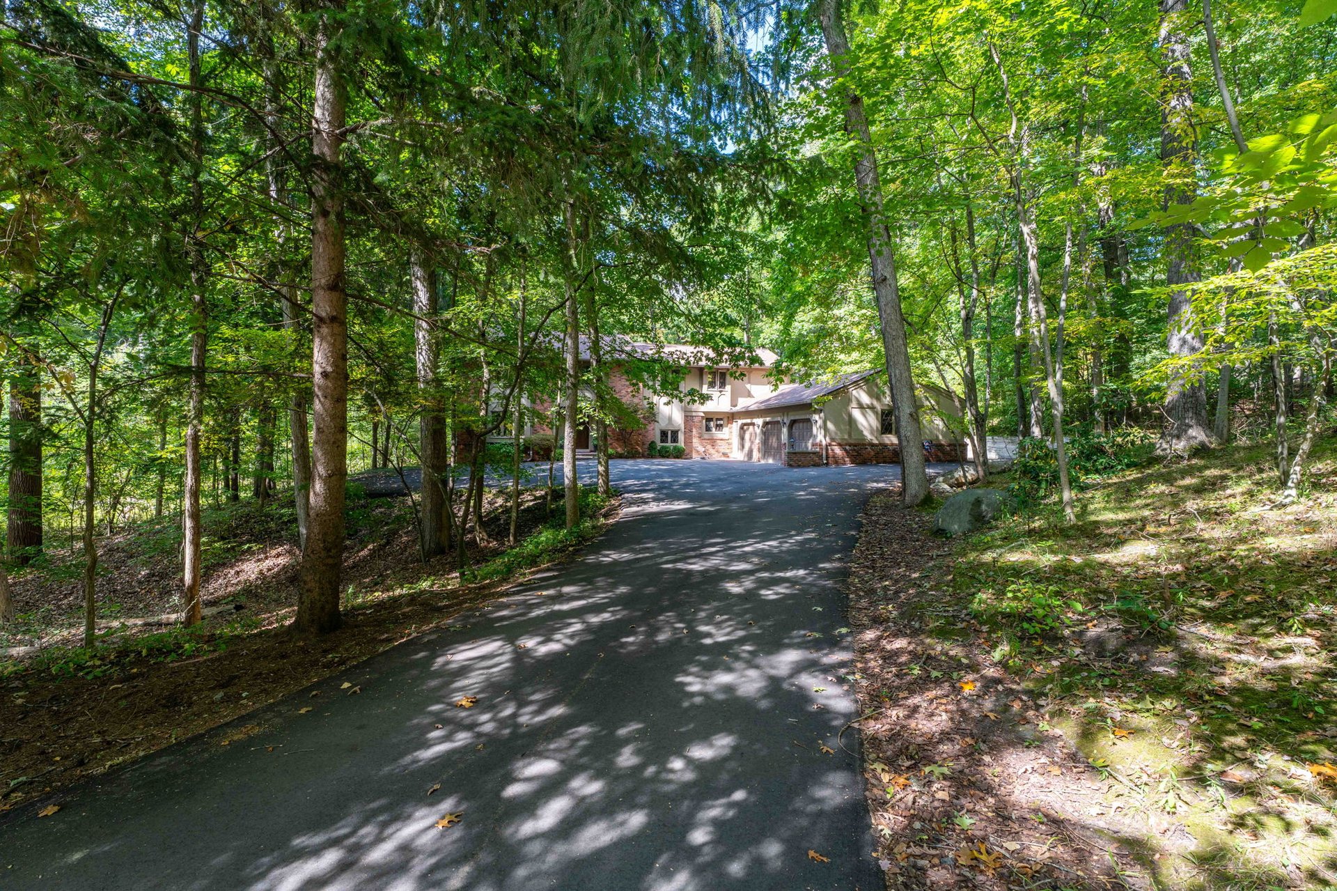 1100 Bretton Lane, Bloomfield Hills