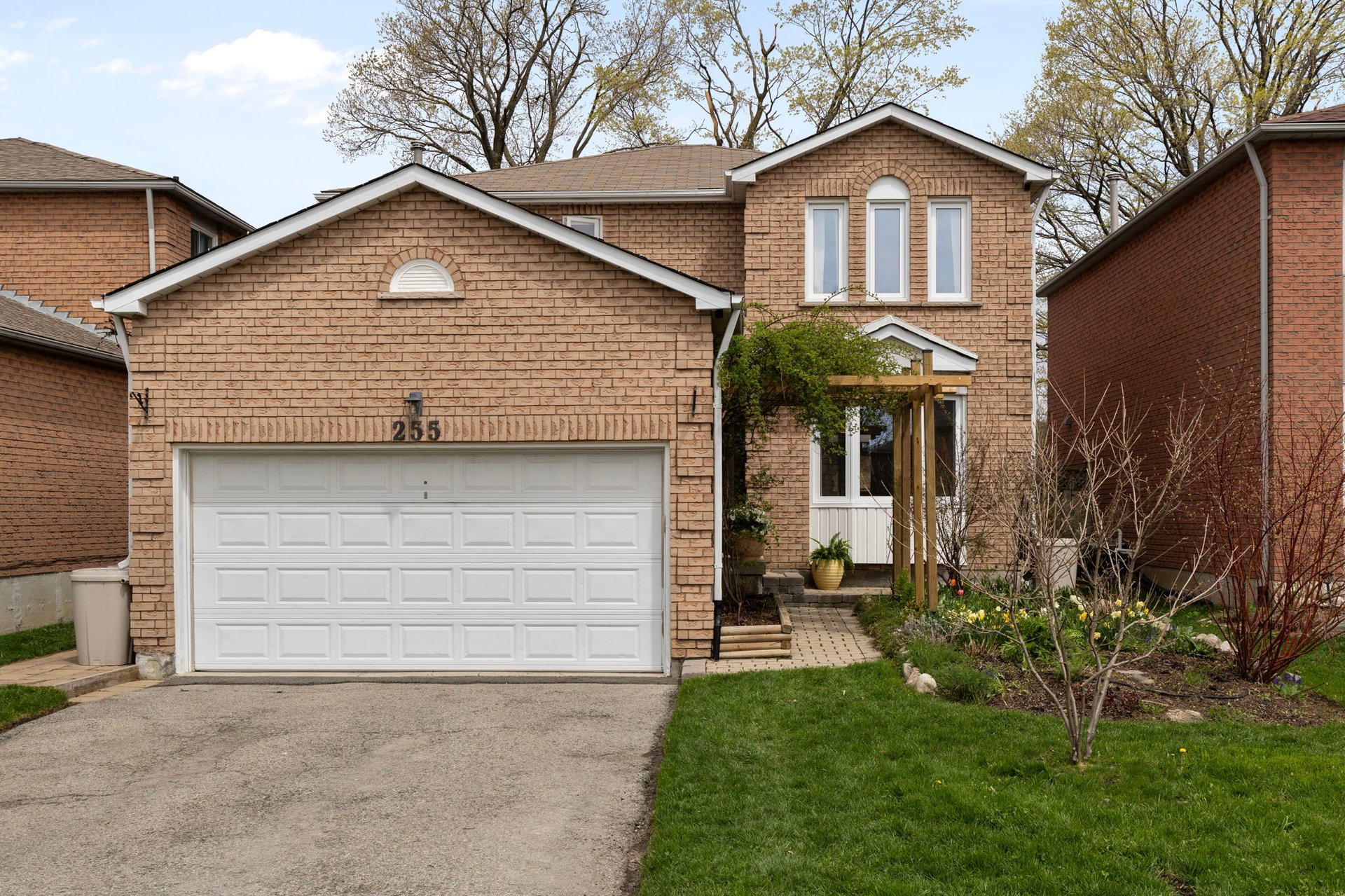 255 Hickling Trail, Barrie