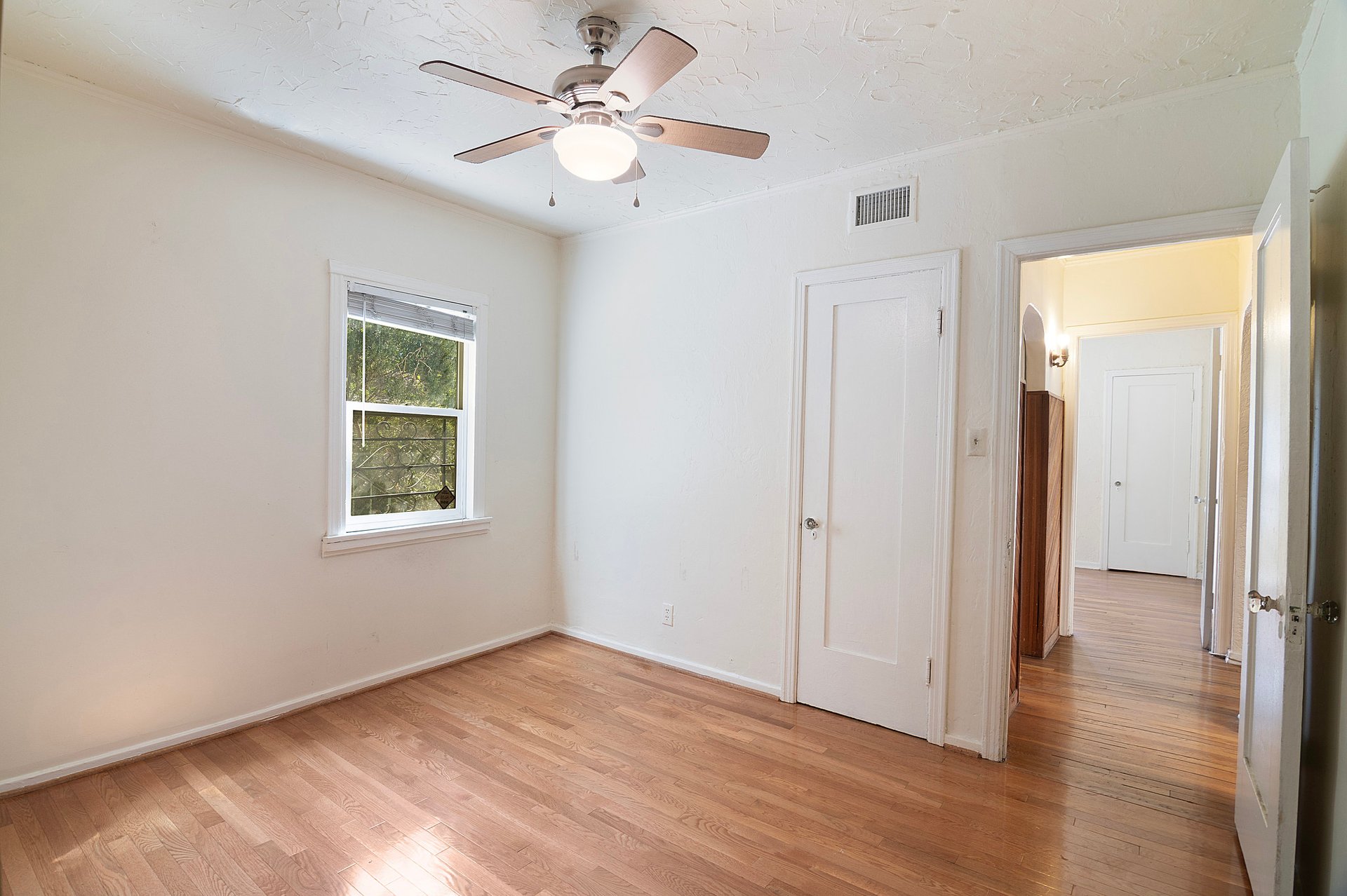 6131 Glen Tower St.