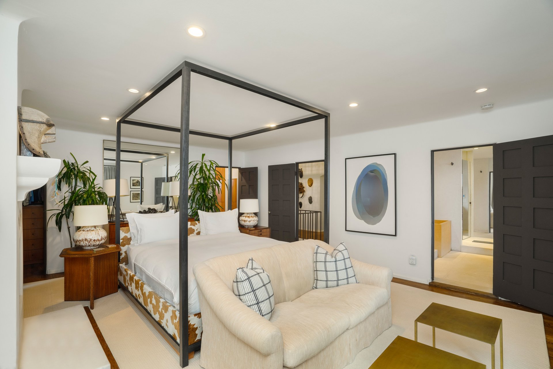 7939 Hillside Ave, Hollywood Hills
