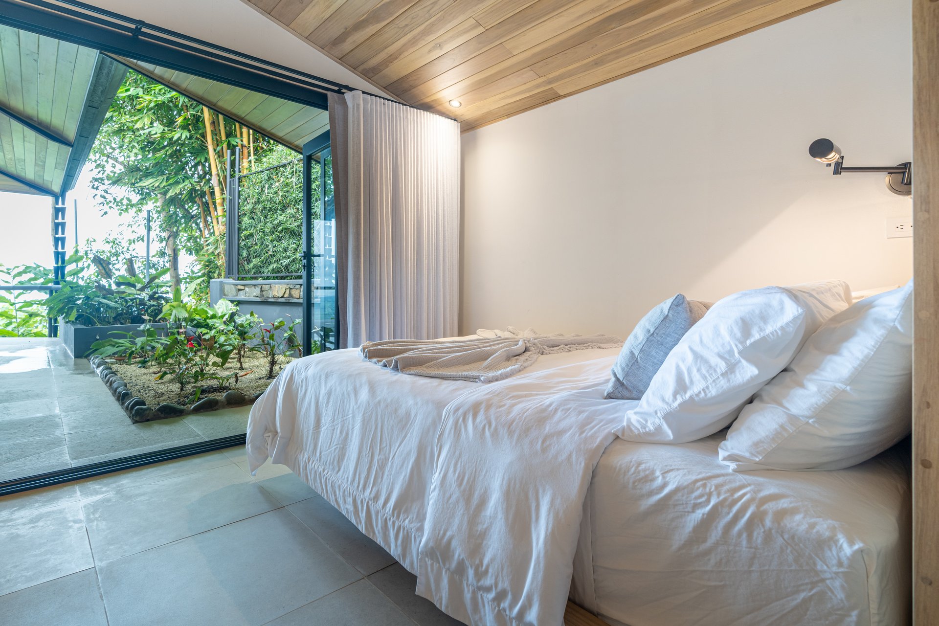 Casa Amarilla – Oceanview Luxury Meets Sustainable Living in Tres Rios