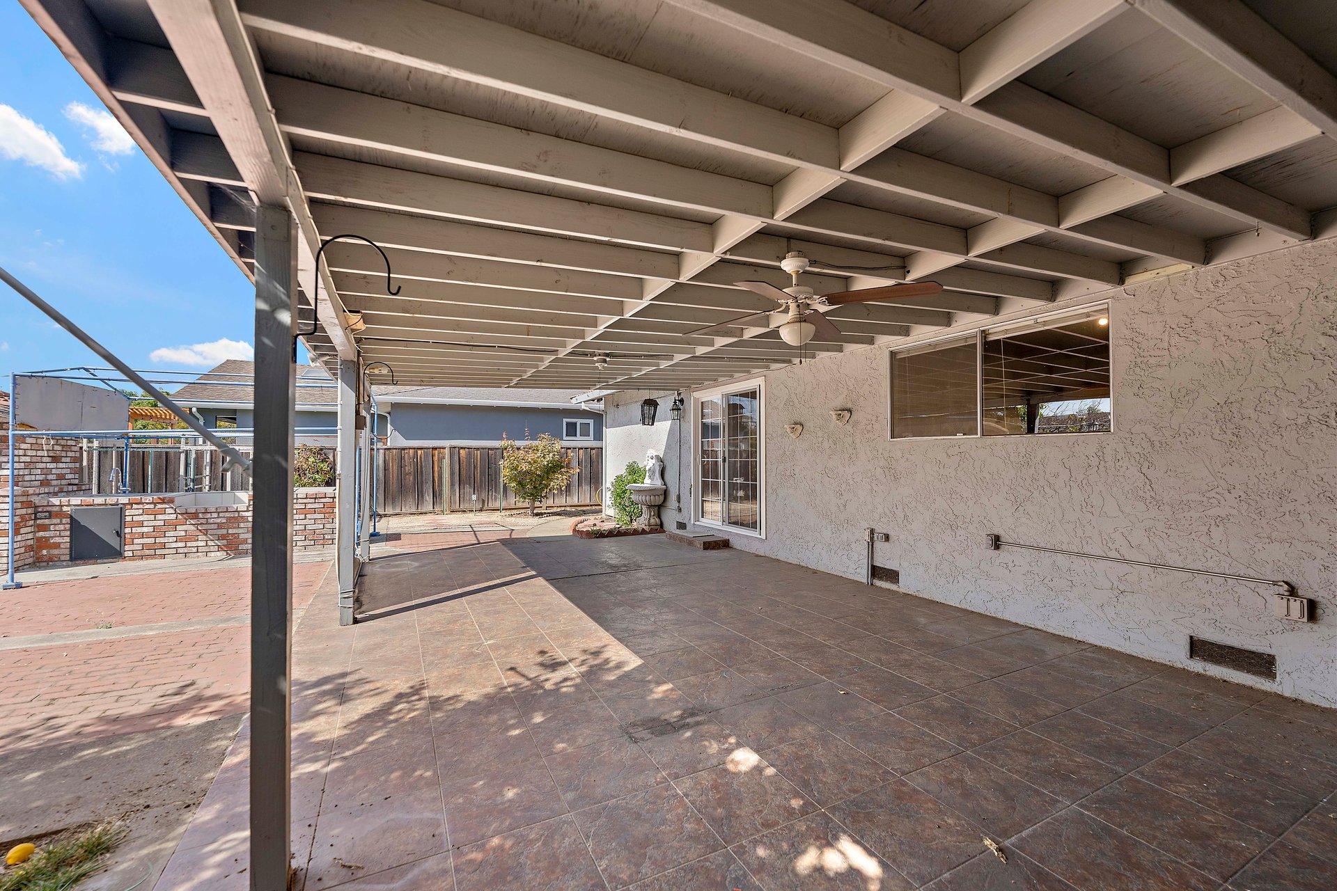 6137 Oak Forest Way