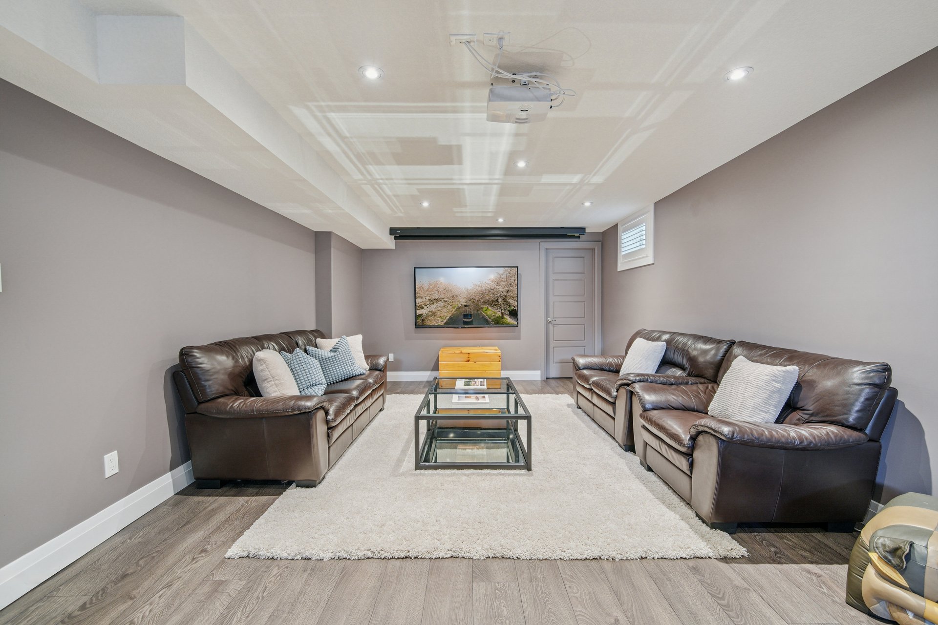 LUXURY LIVES HERE