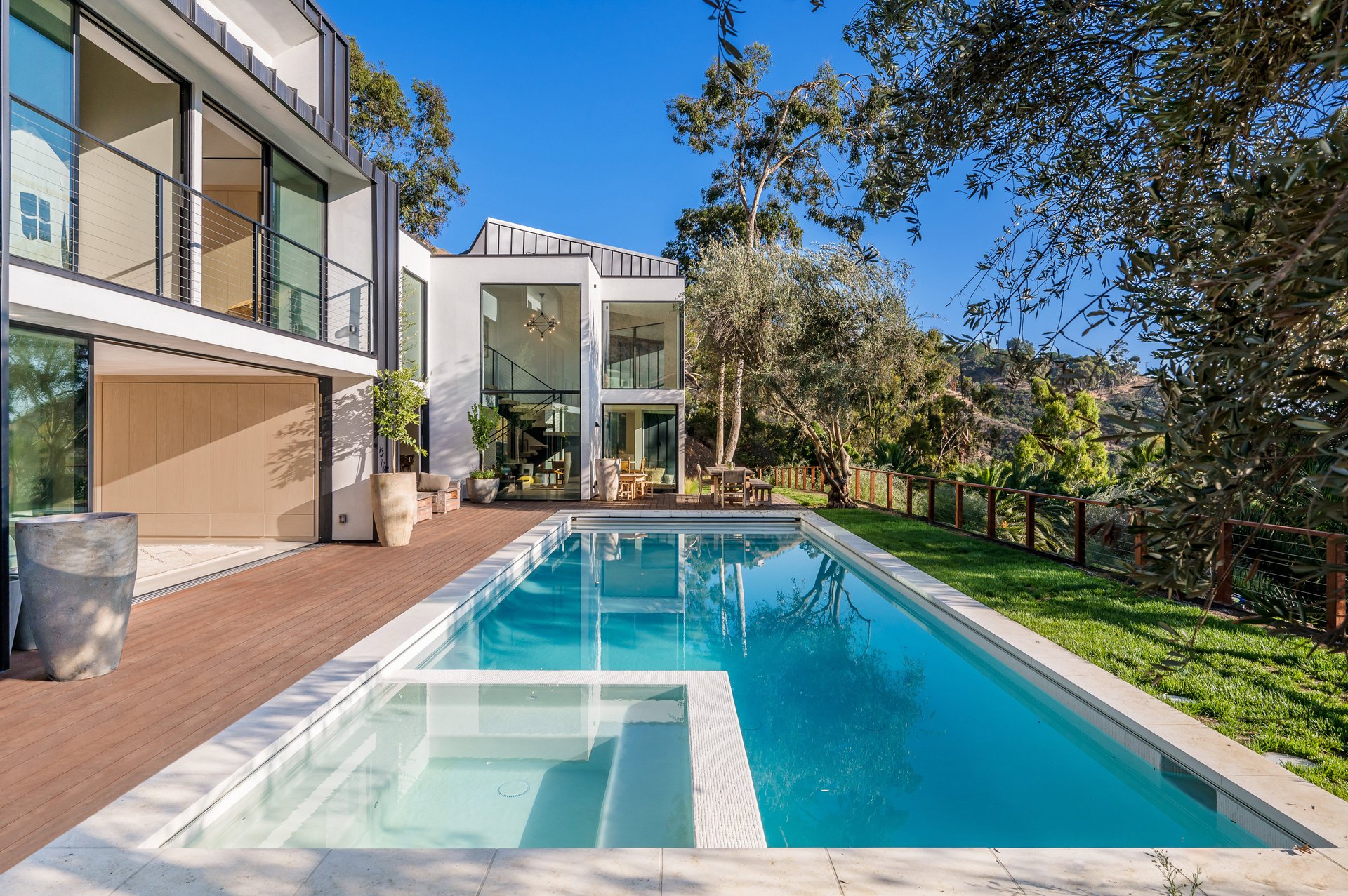 3226 Serra Rd, Malibu
