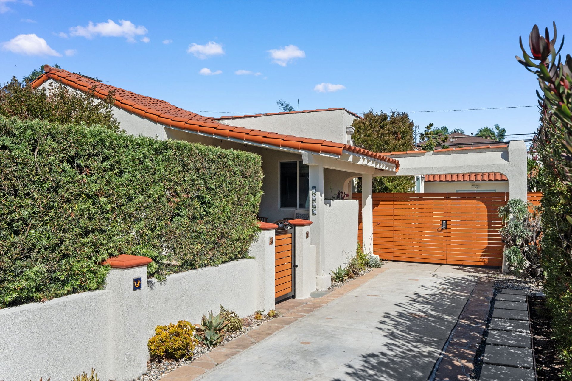 1250 Hauser Blvd