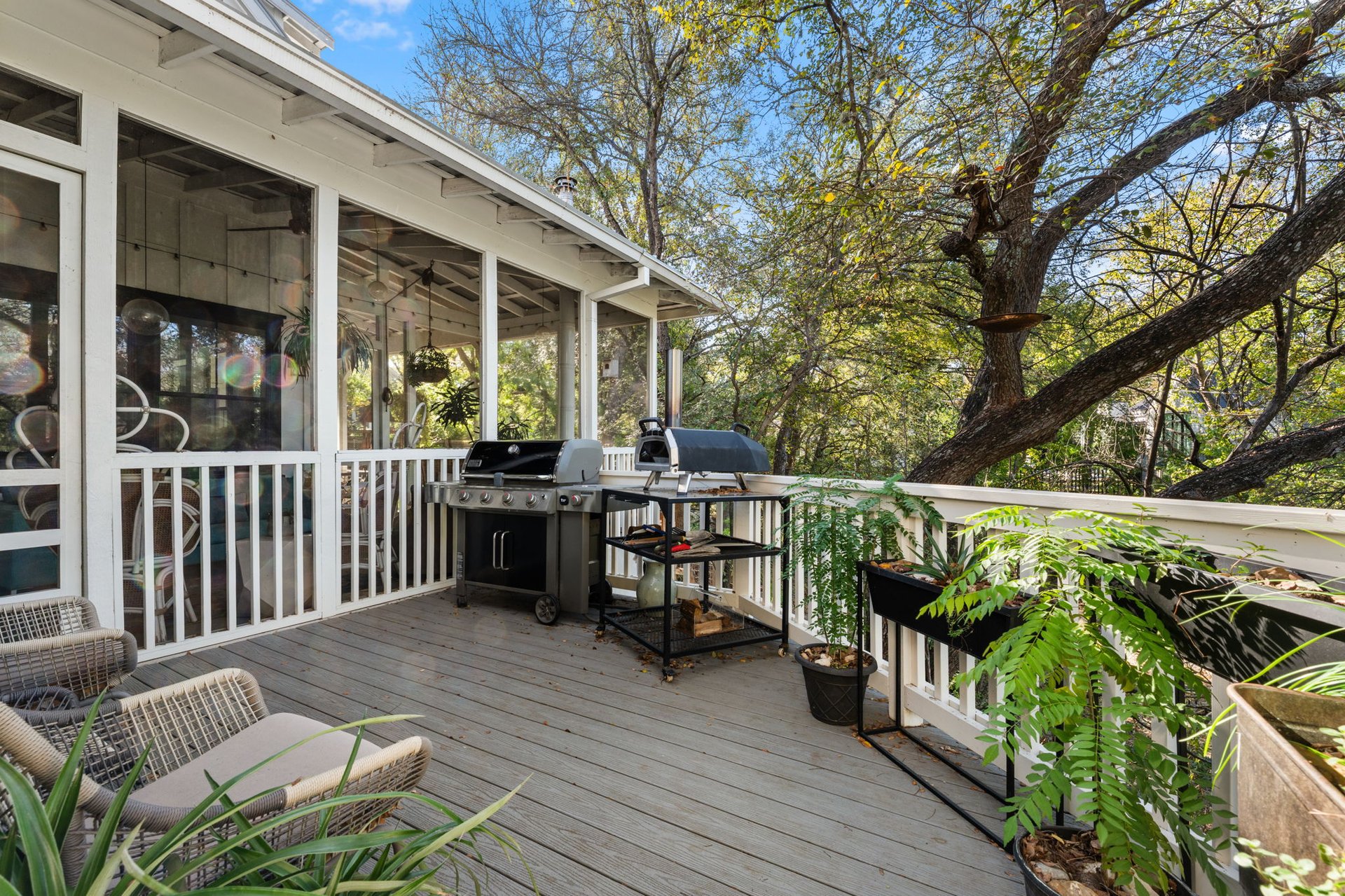 703 E Live Oak ST