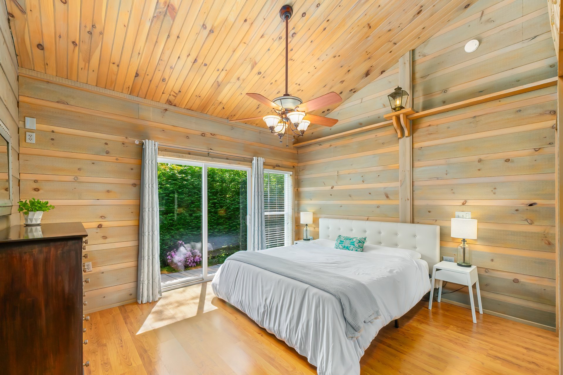 438 PALMETTO DR
