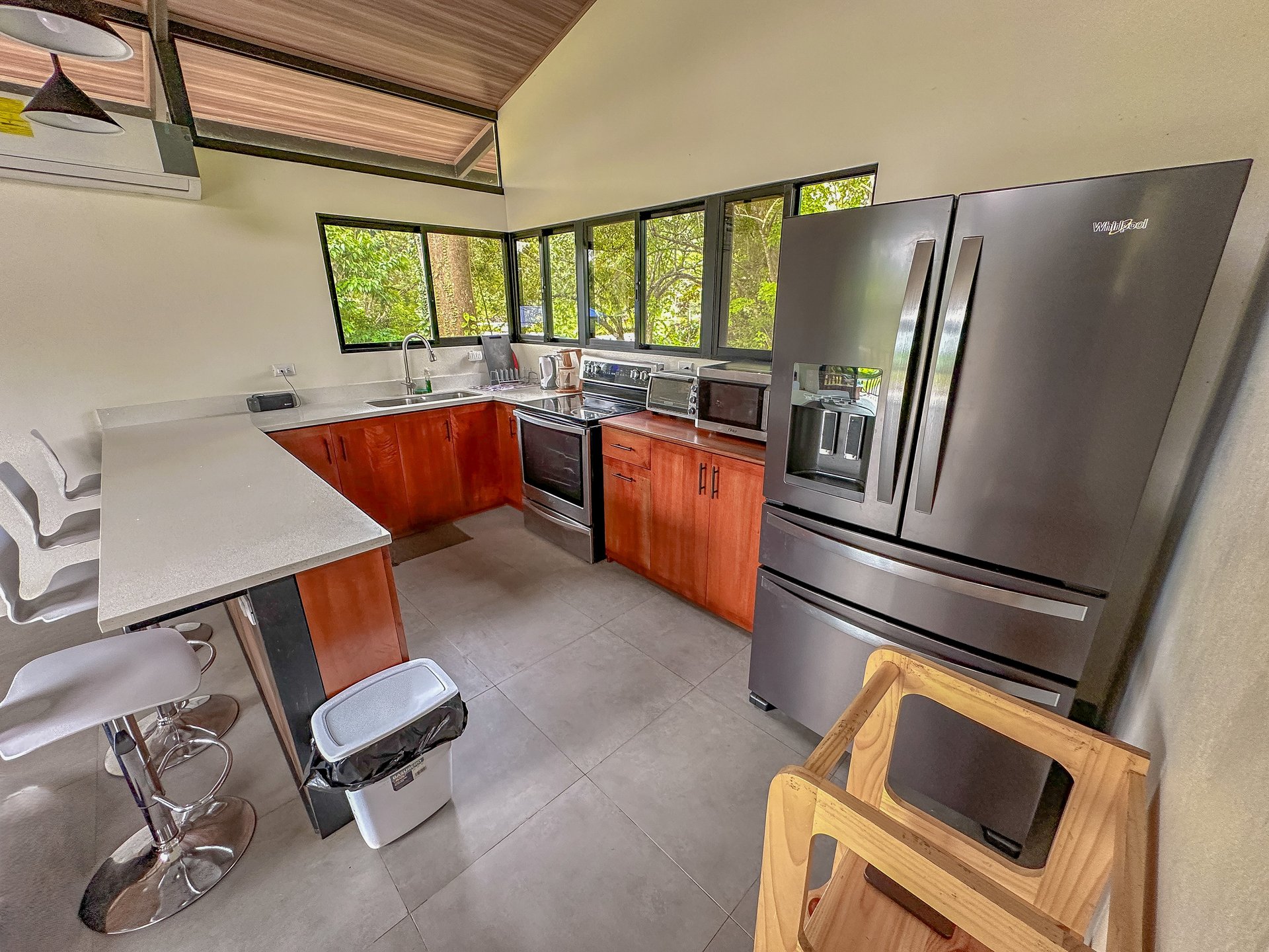 Charming 2-Bedroom Home in the Heart of Ojochal – Privacy, Convenience, and Opportunity Await!