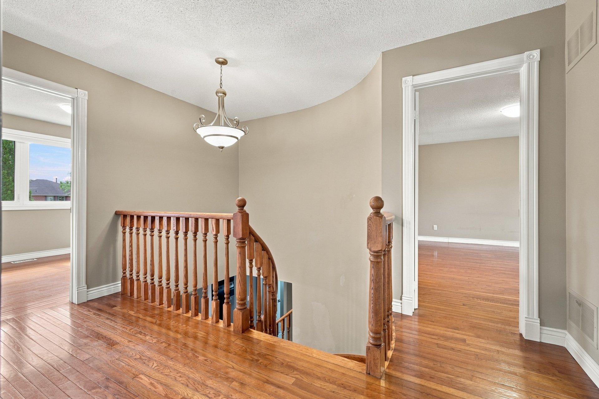 Executive home in Oakville's prestigious Glen Abbey community