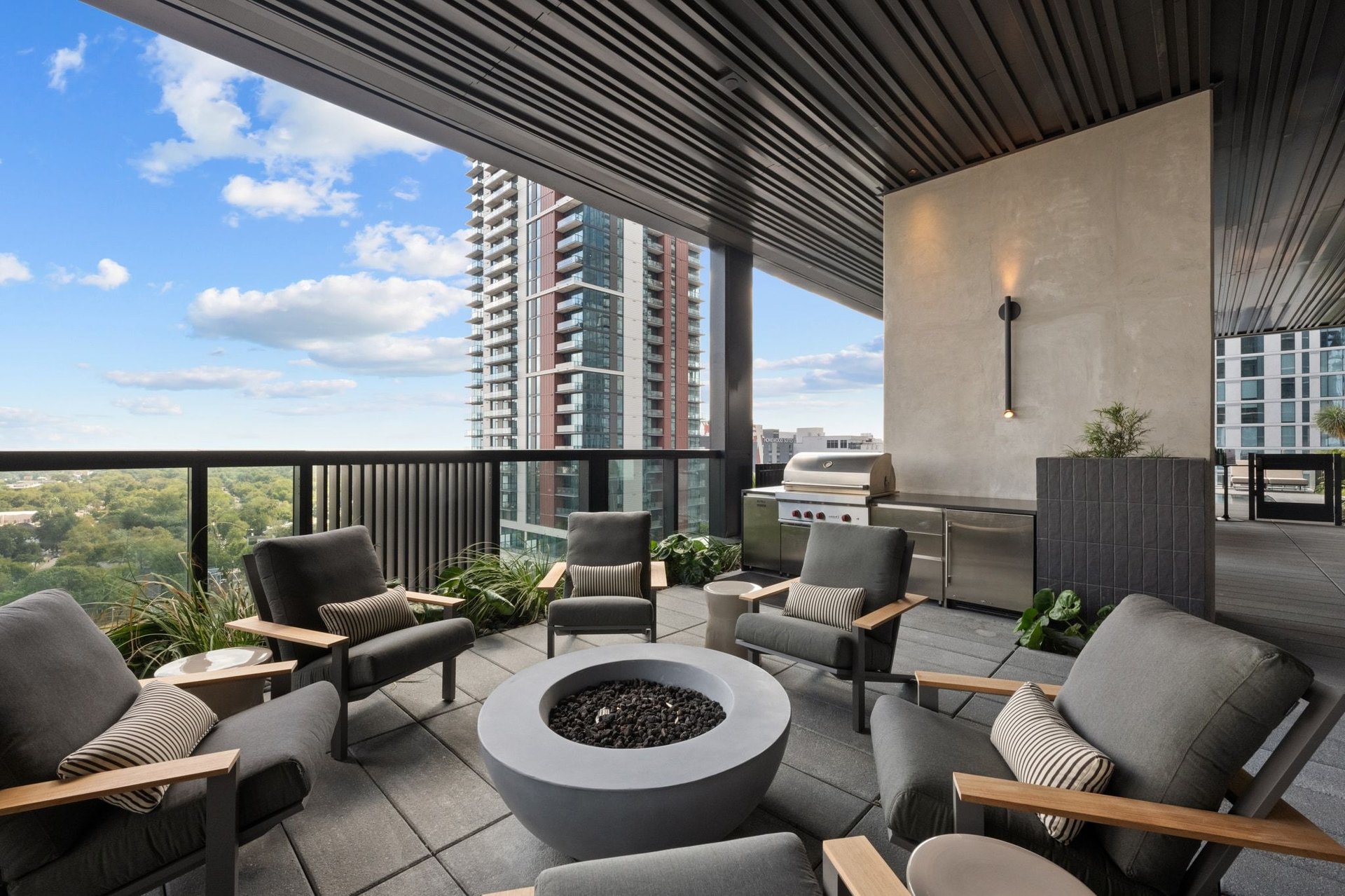 610 Davis Street #3902