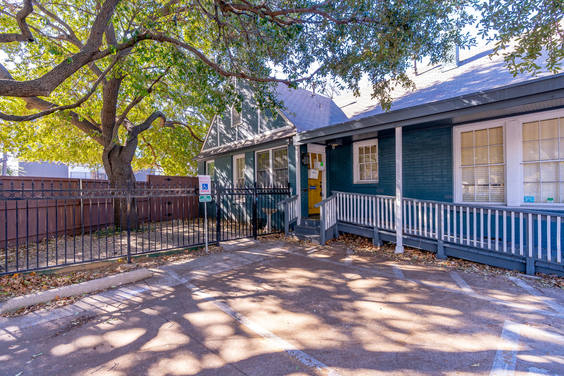 4231-4233 Cedar Springs Rd
