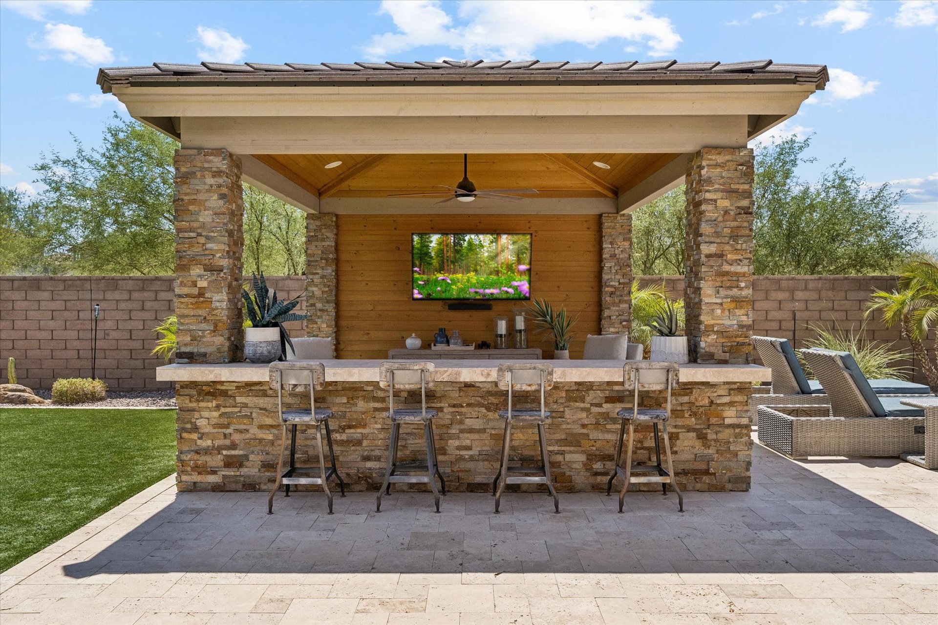 2905 E LOS GATOS DR, Phoenix, AZ 85050