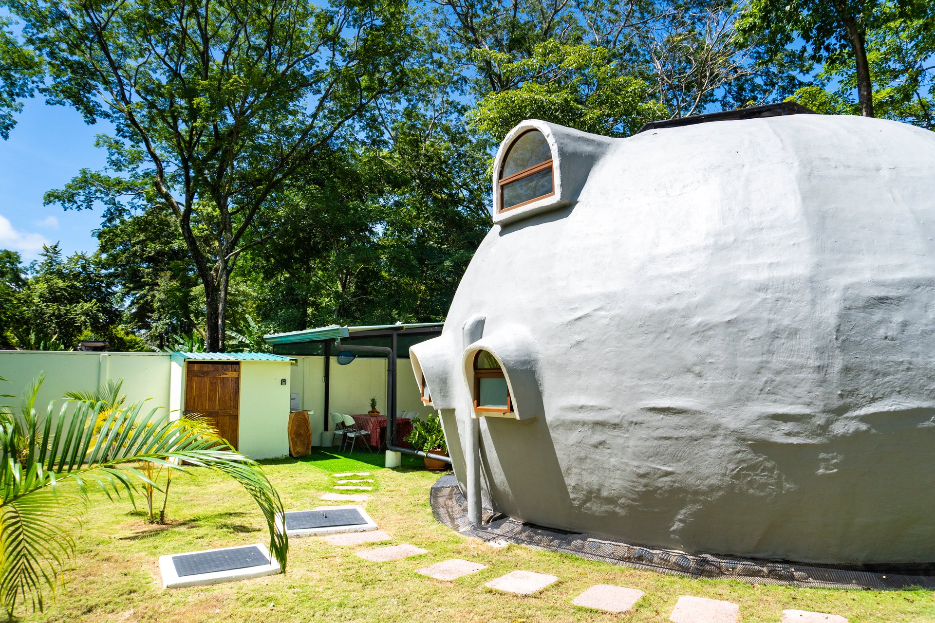 0.07 Acres – Unique 2 Bedroom Dome With Pool Walking Distance To The Beach!!!