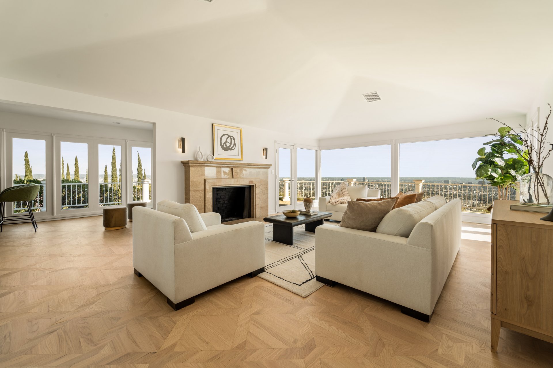 8527 Hedges Way, Hollywood Hills