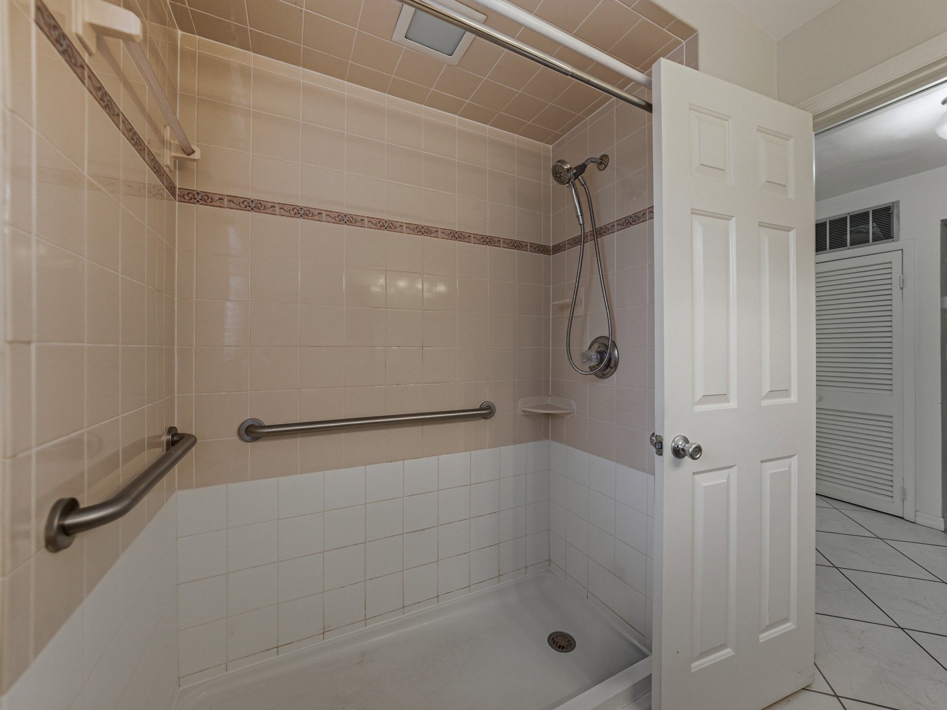 2702 AUBURN AVE W