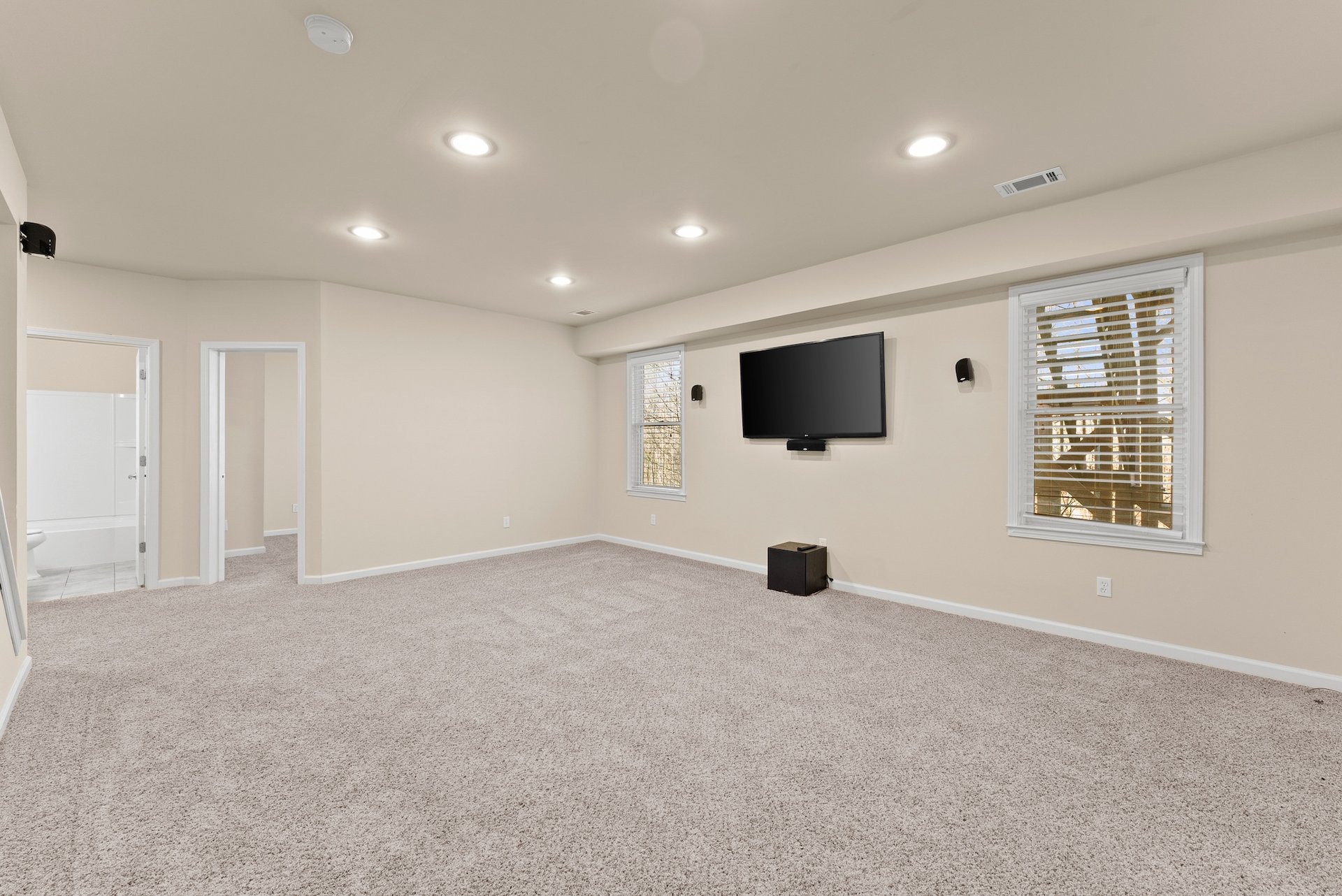 7534 Mossy Log Ct, Flowery Branch, GA 30542