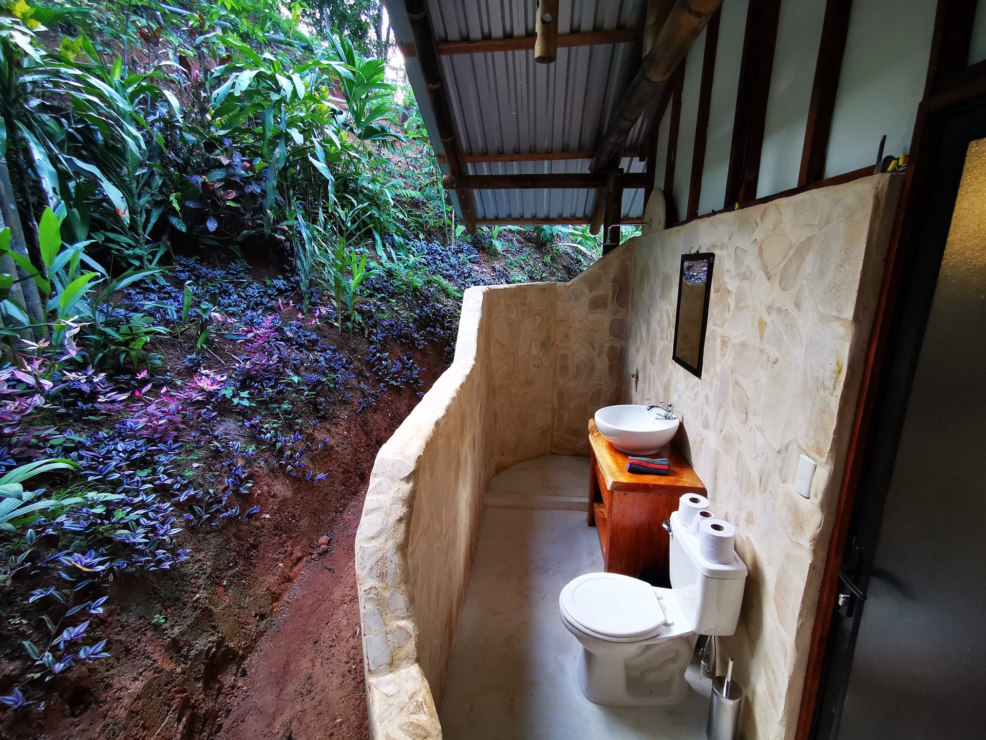 CASCADA ELYSIANA – ECO-RETREAT WITH HUGE WATERFALL