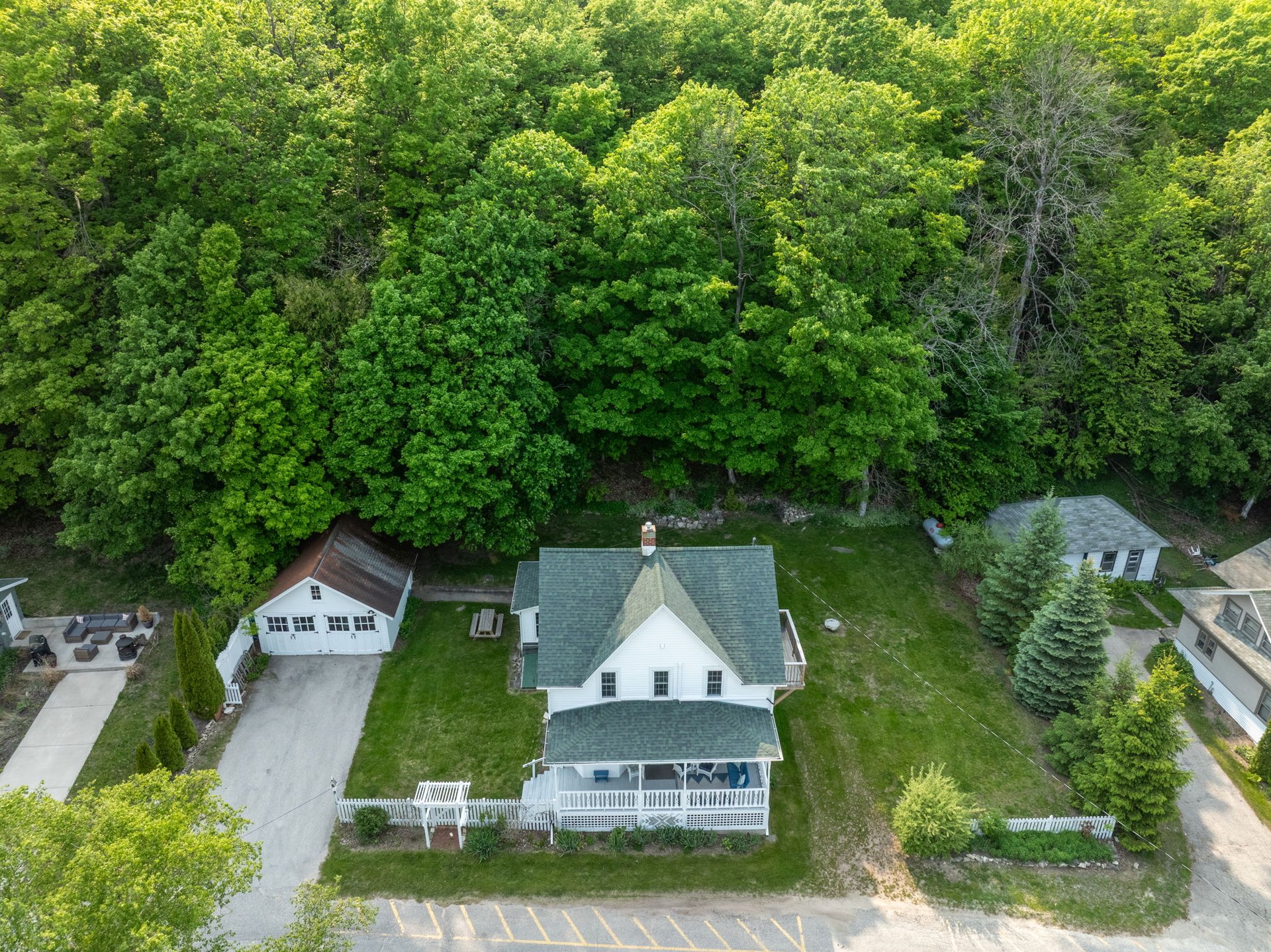 10647 Bluffside Ln