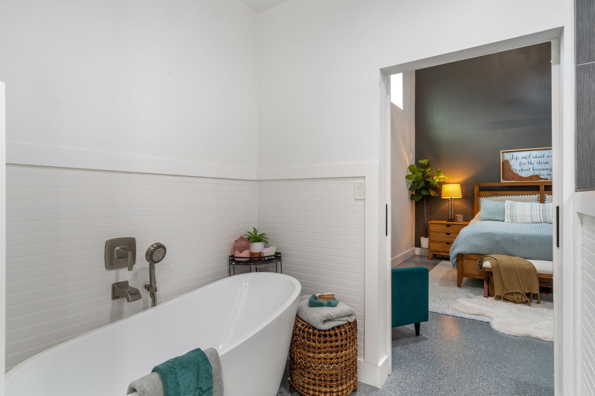 Unique Residential/Commercial Property - 180 Henly LOOP