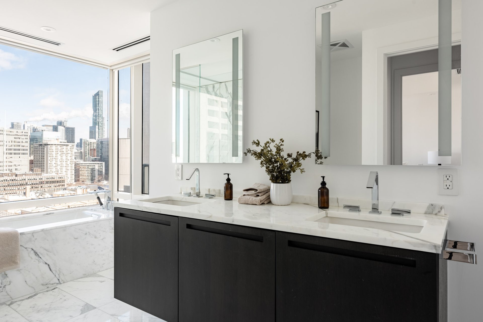 Suite 1906- 180 University Avenue