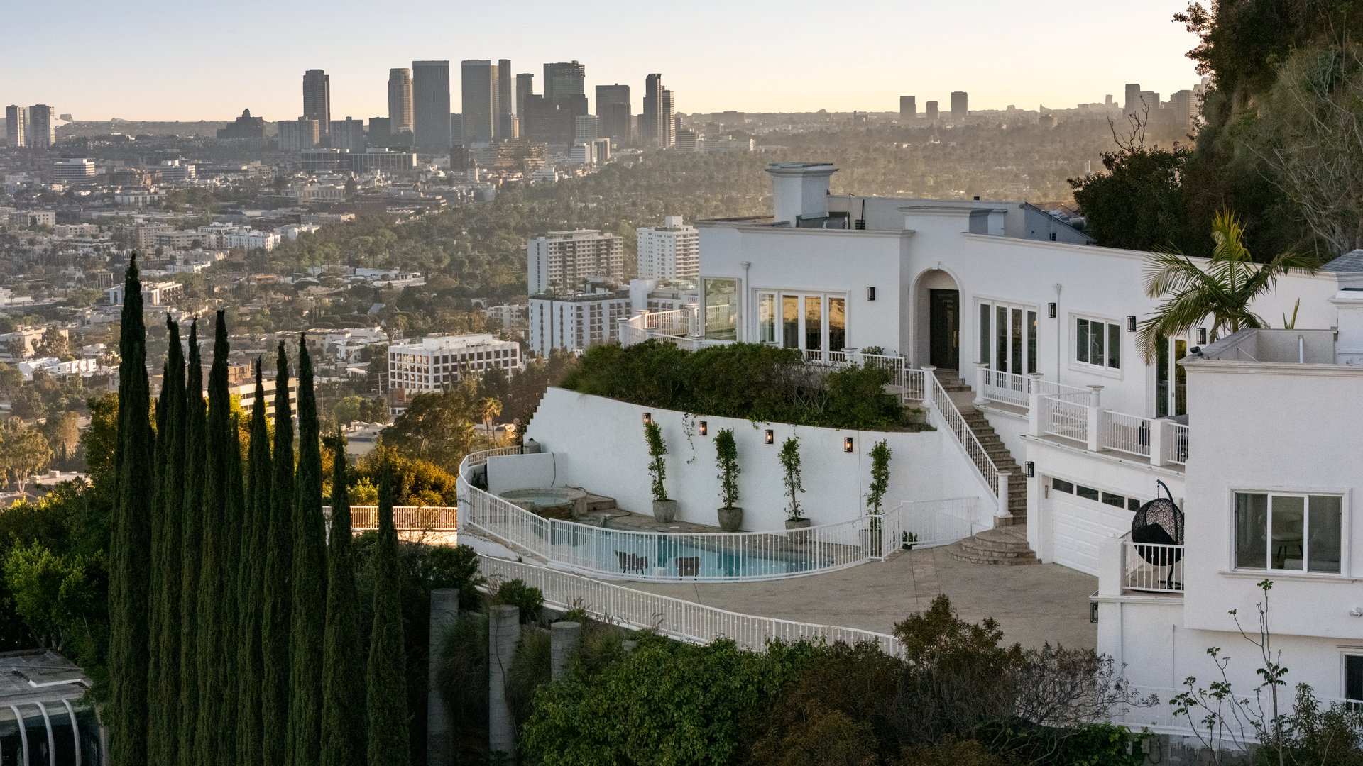 8527 Hedges Way, Hollywood Hills