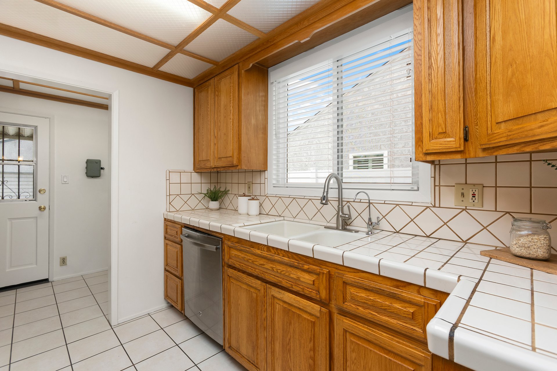 2842 Silva St, Lakewood