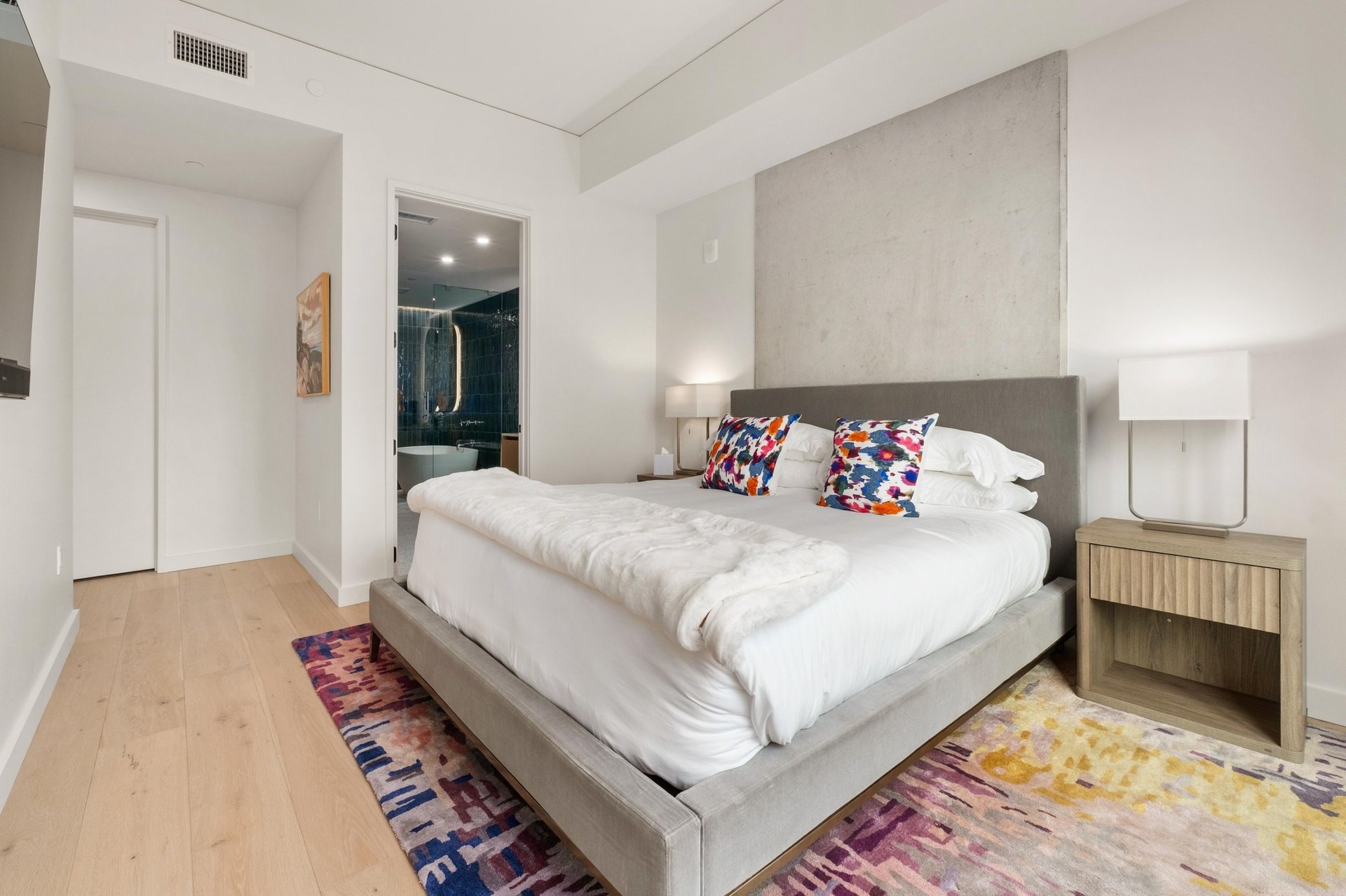 610 Davis Street #3902