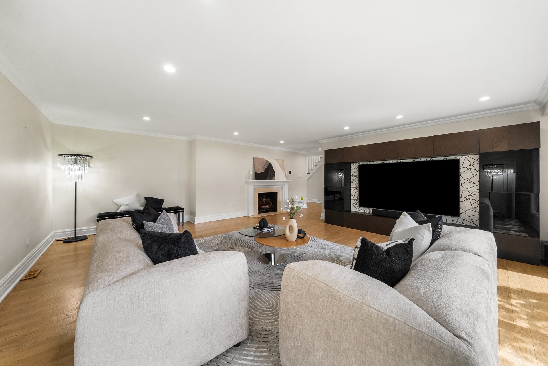 2154 Oneida Cres