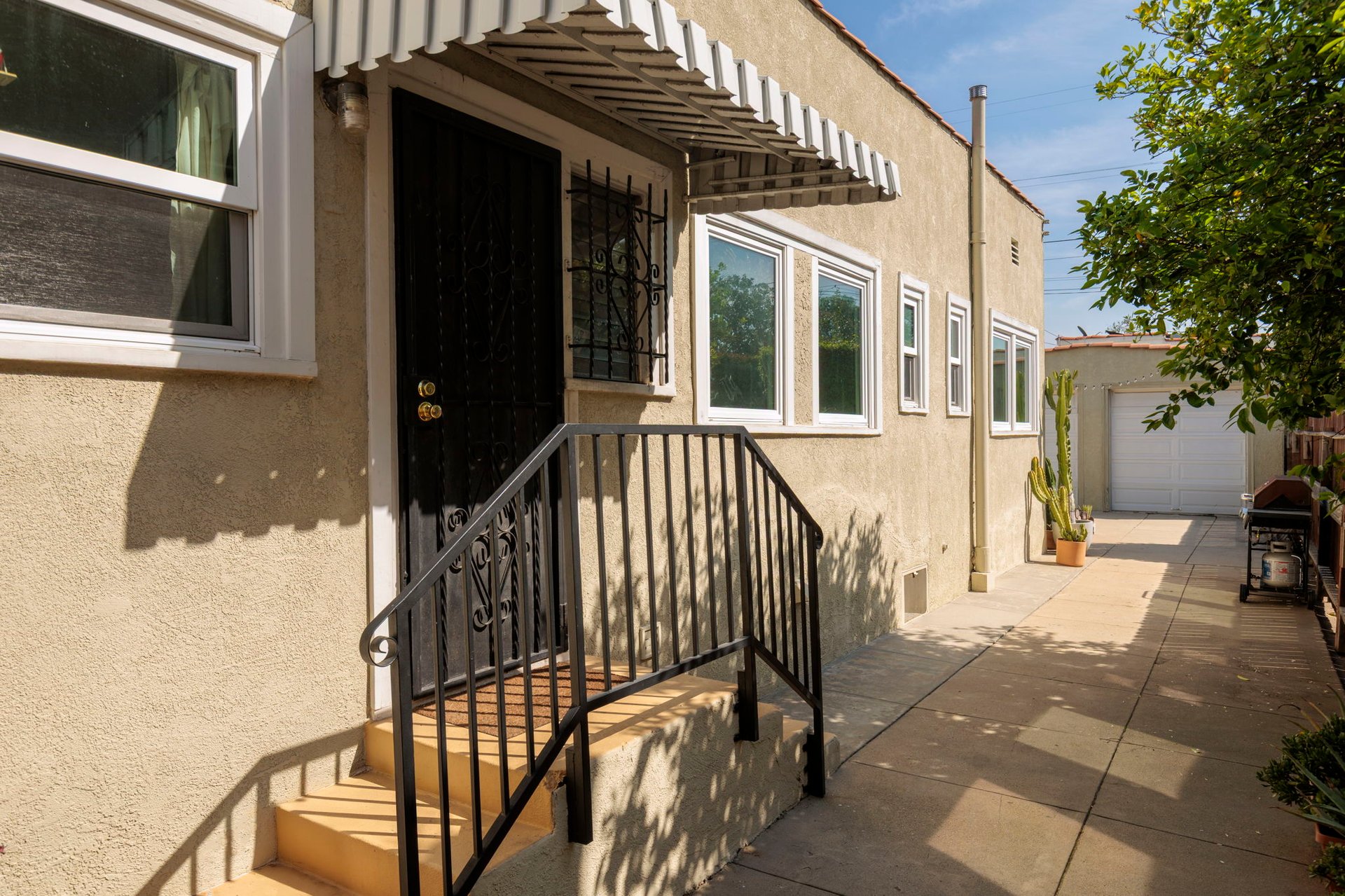 Graciously Updated Side-by-Side Duplex in Tranquil Longwood Highlands