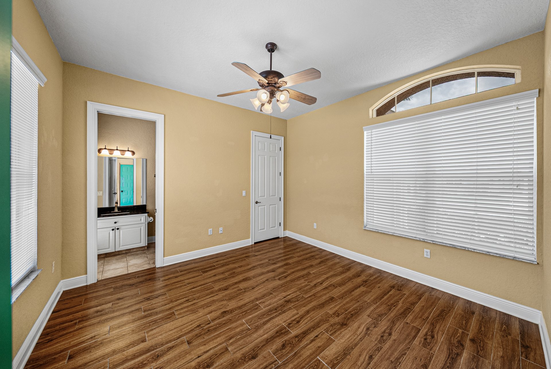 12231 WOODLANDS CIR