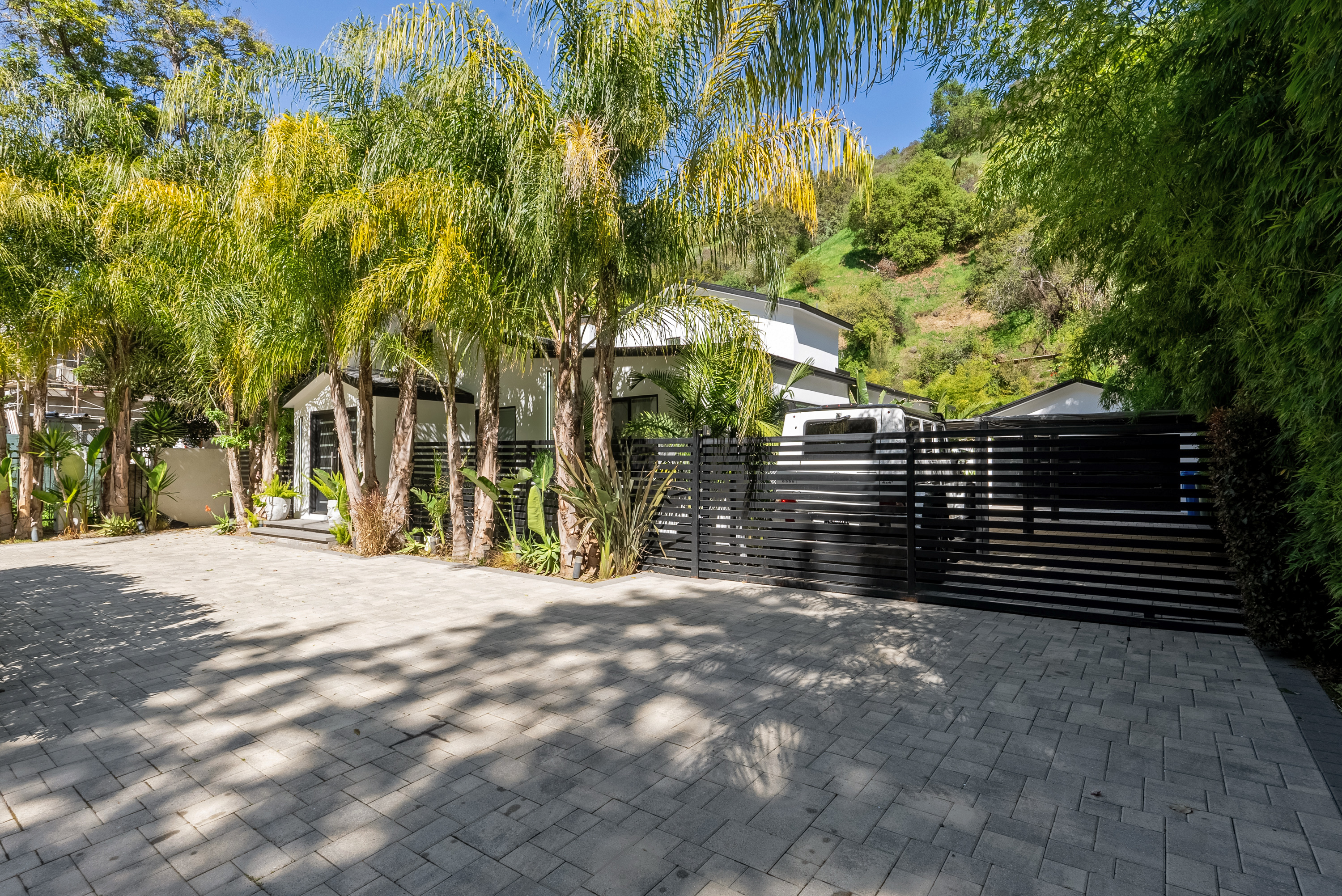 1750 N Beverly Glen Blvd