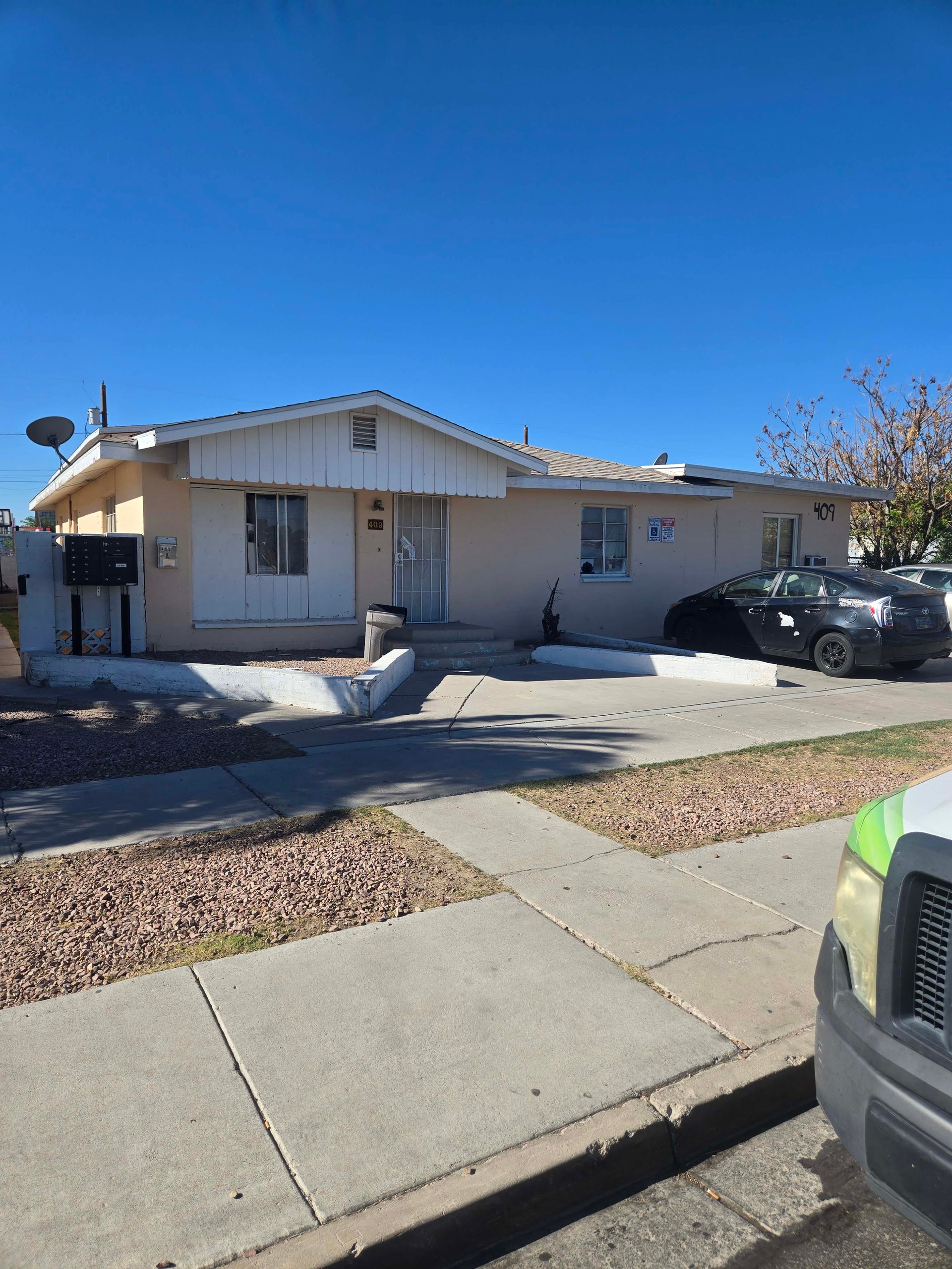 409 W Van Buren Ave #5 Las Vegas, NV 89106