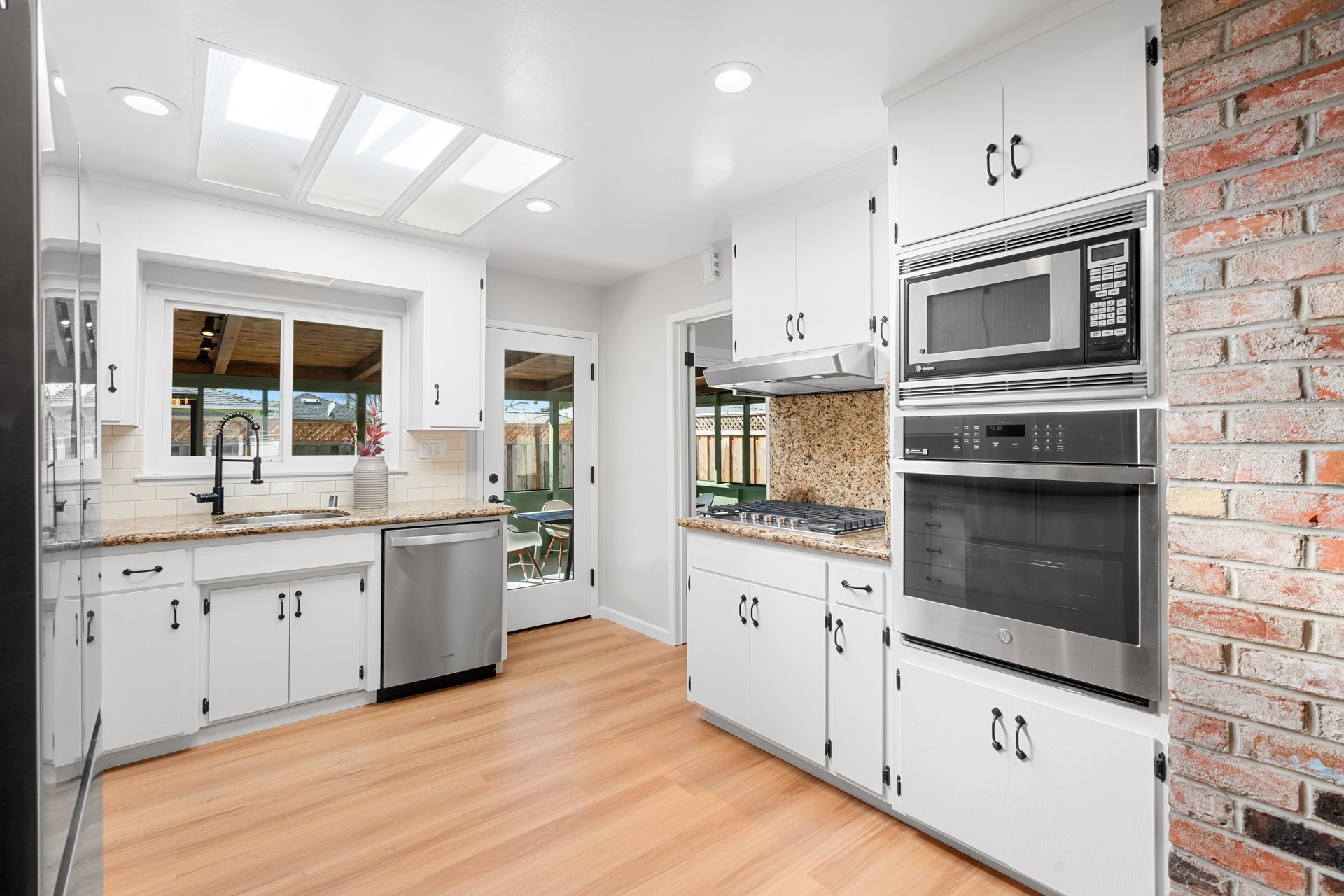 849 Selby LN