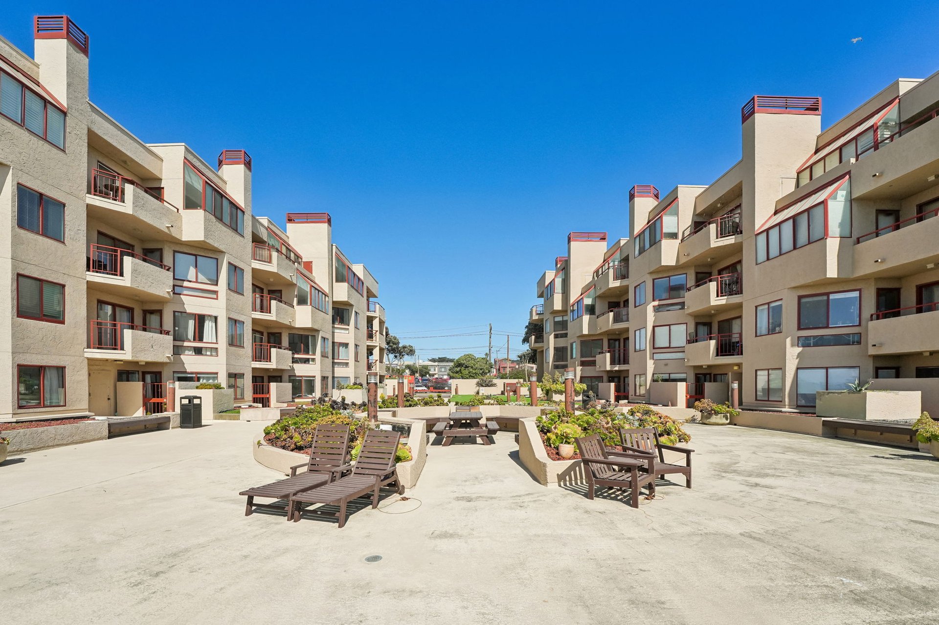 875 La Playa #271