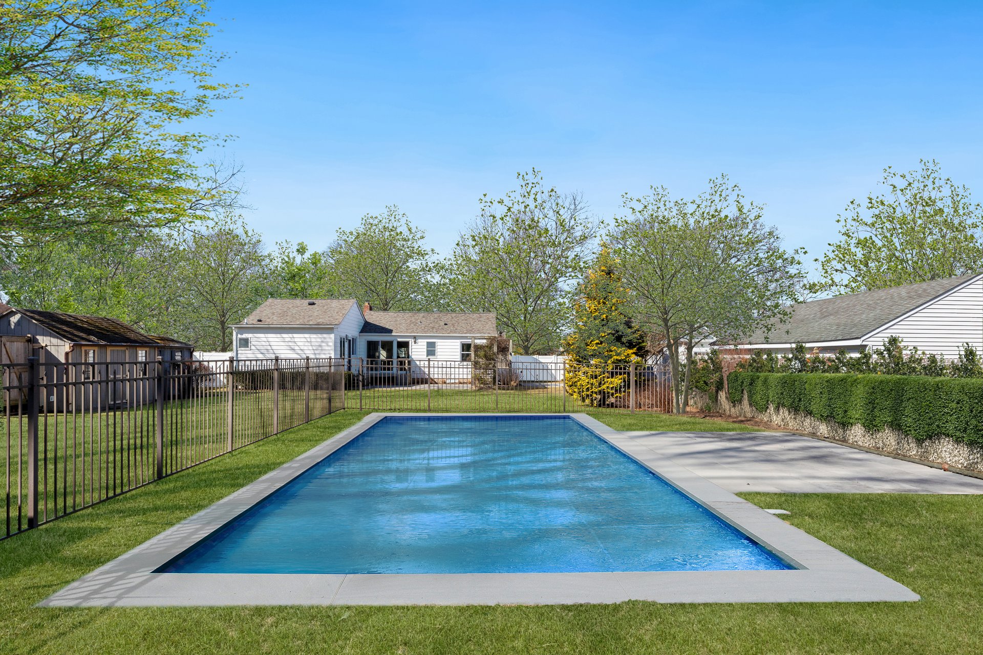 CHARMING COTTAGE WITH SALTWATER POOL