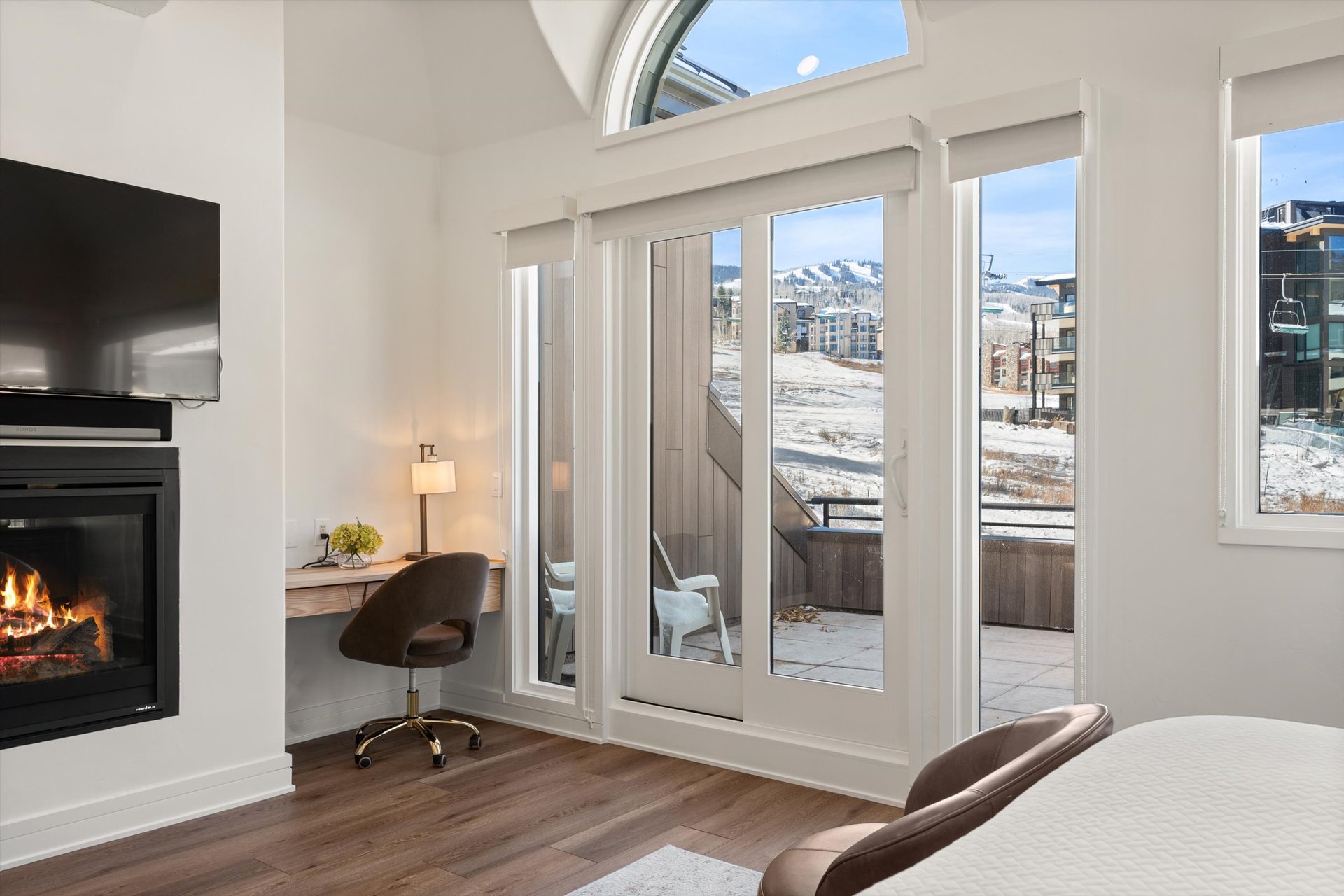 Ski-In/Ski-Out Luxury: Deerbrook Townhome