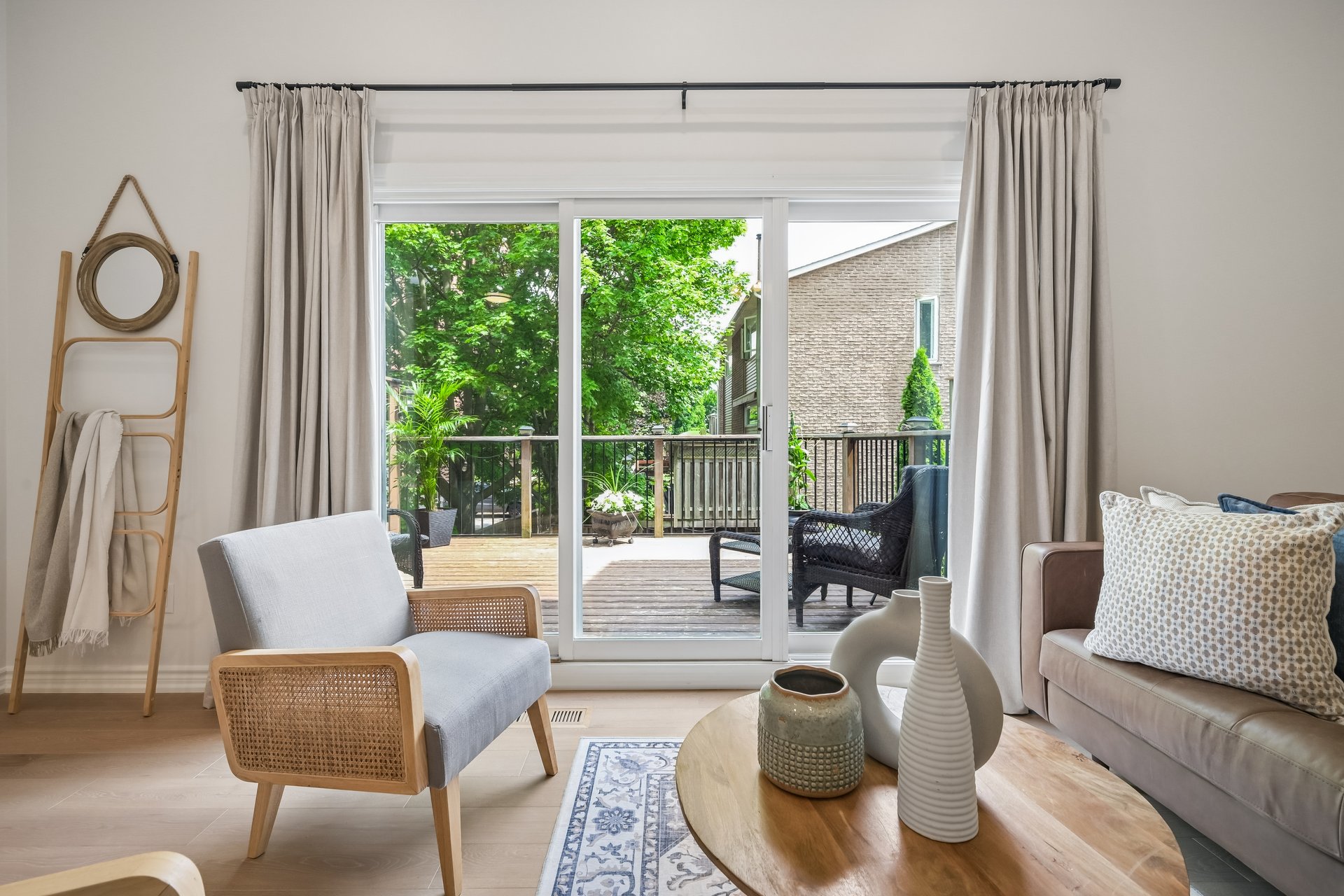 Lakeside living in the heart of Bronte!