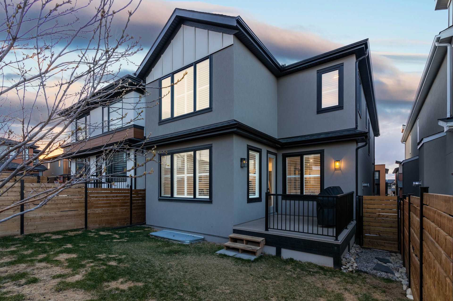 17 Coulee Crescent SW
