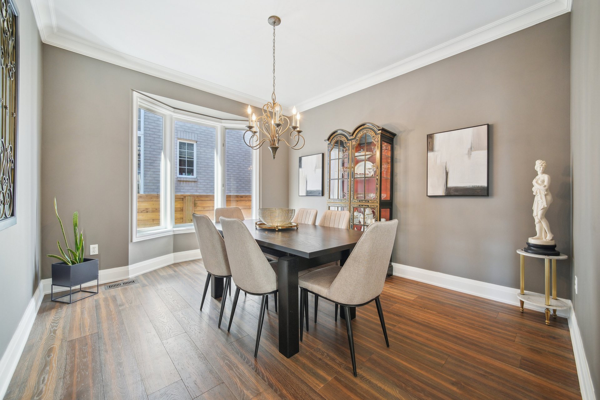 Beautiful Bungalow Backing on Ravine & Pond!