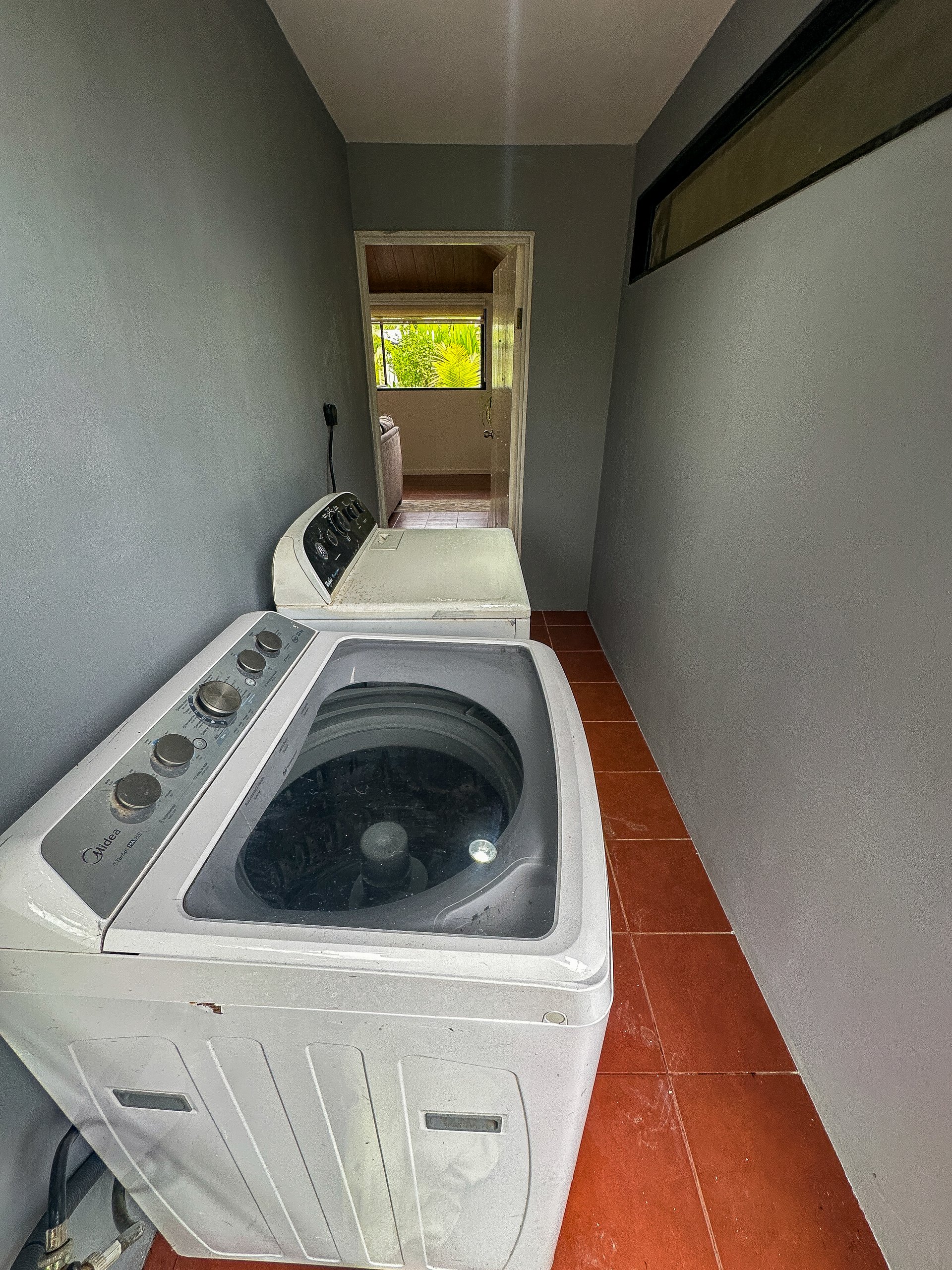 Contemporary 3-bed home surrounded by Uvita’s services and amenities but just a short stroll to tropical beaches